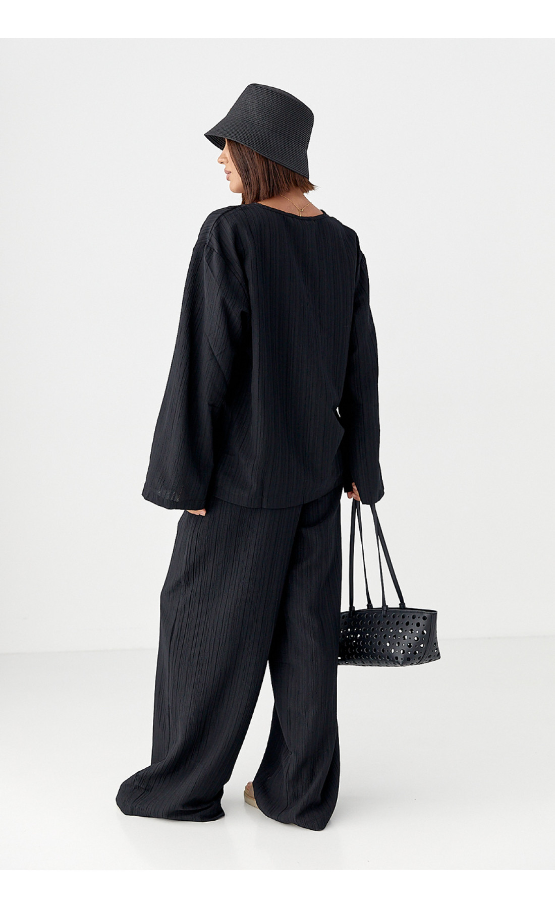 Вільний літній костюм із блузою на зав'язках  чорний колір