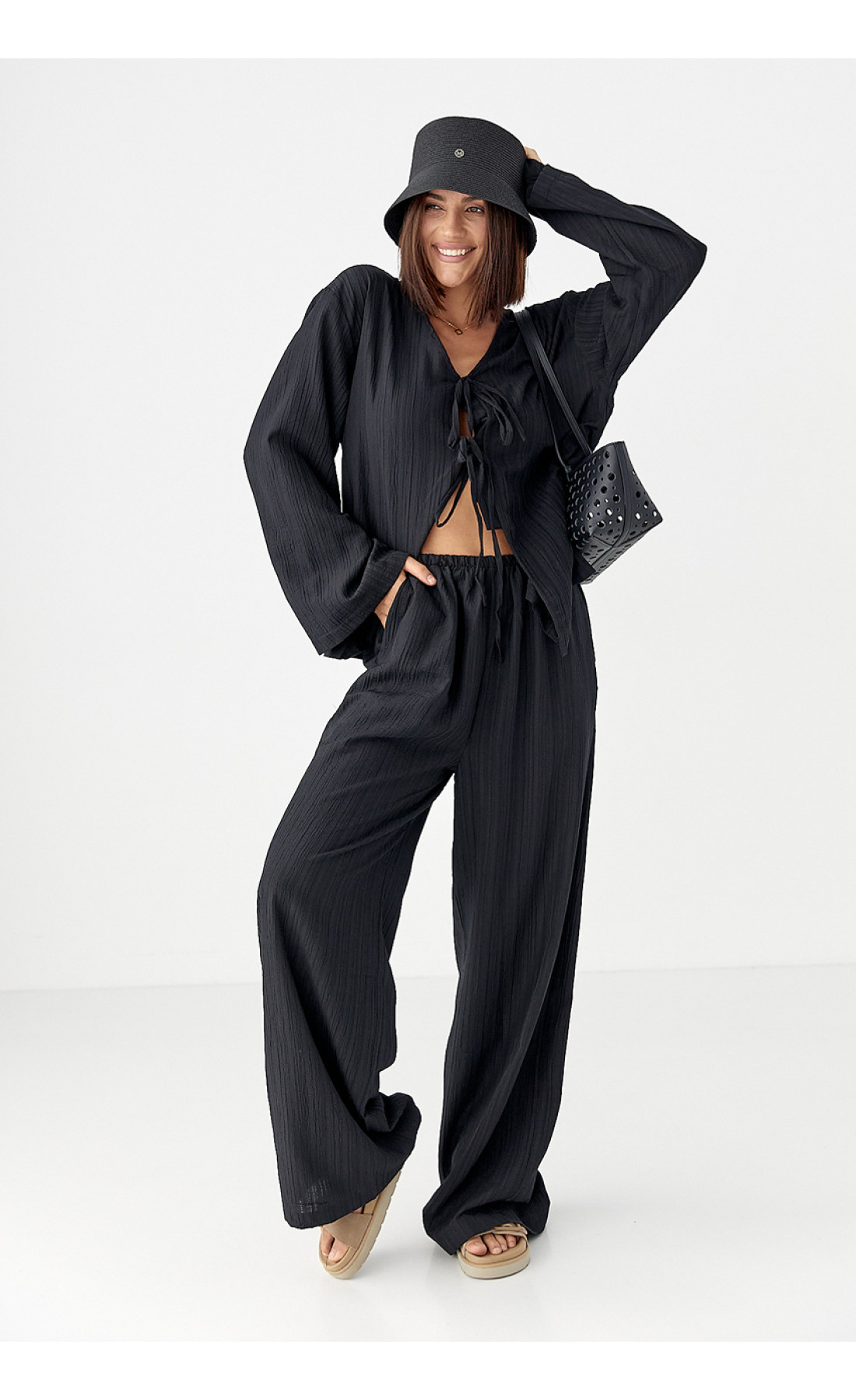 Вільний літній костюм із блузою на зав'язках  чорний колір