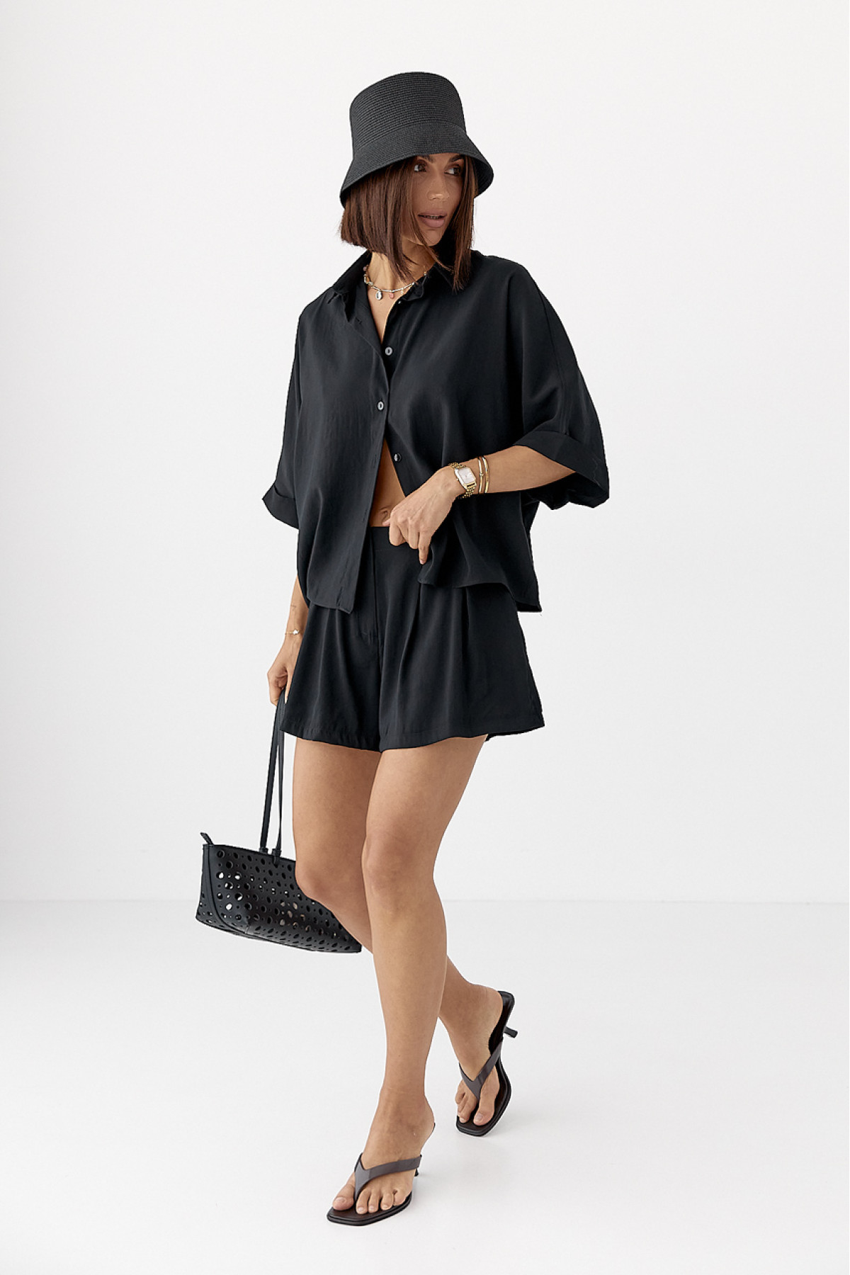 Костюм вільного крою із шортами та сорочкою  чорний колір