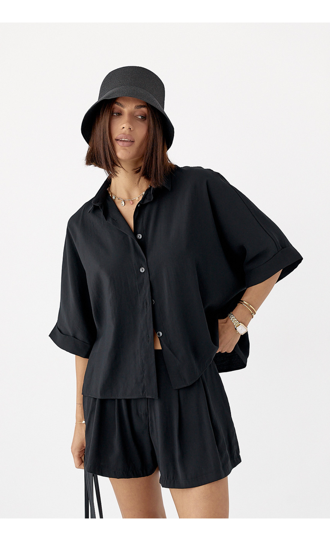 Костюм вільного крою із шортами та сорочкою  чорний колір