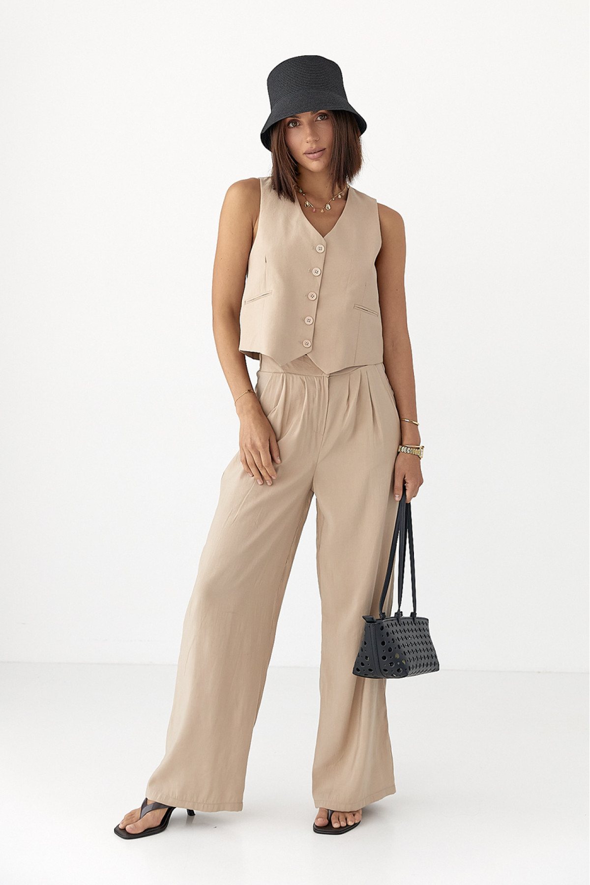 Літній брючний костюм із жилеткою  кавовий колір