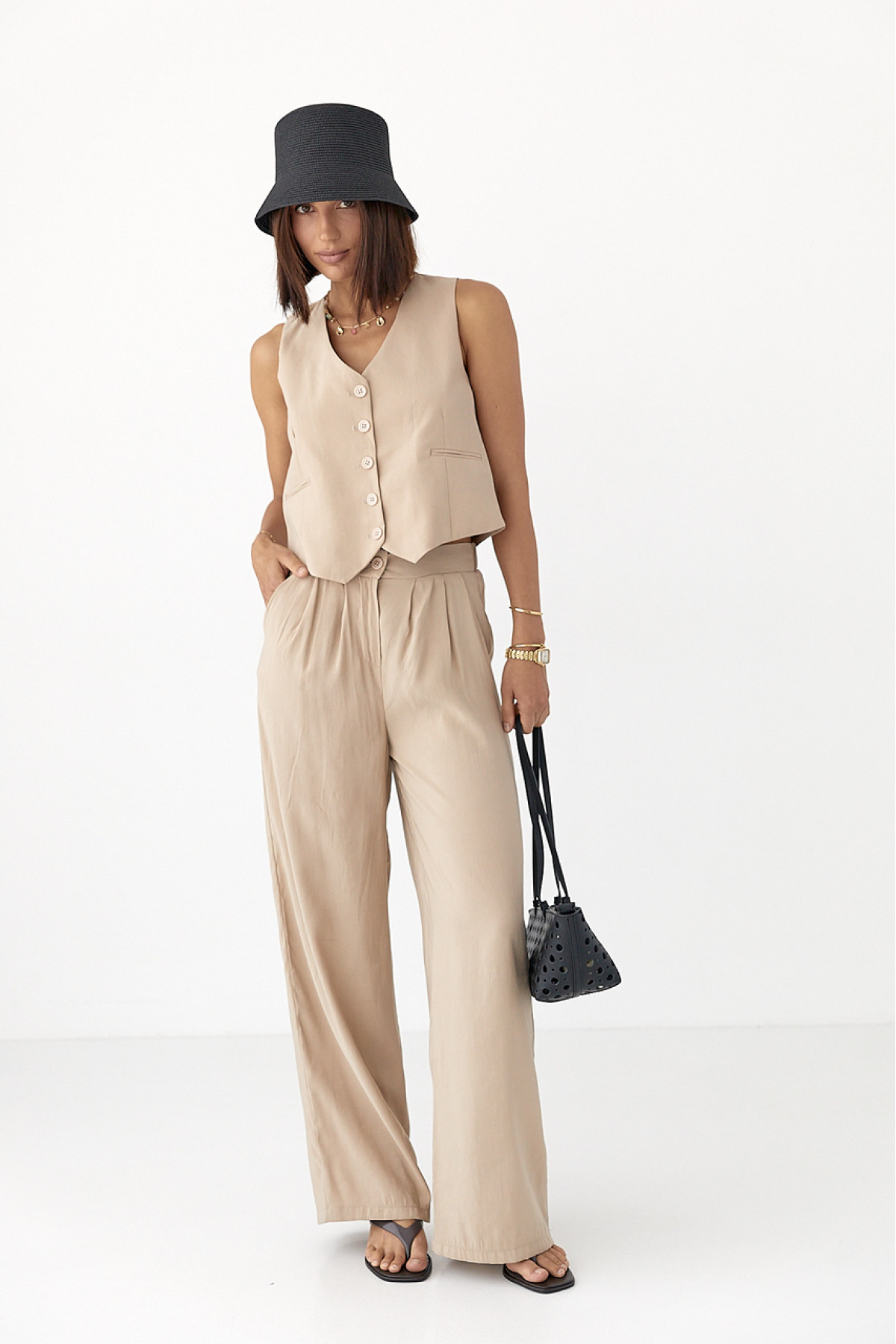 Літній брючний костюм із жилеткою  кавовий колір