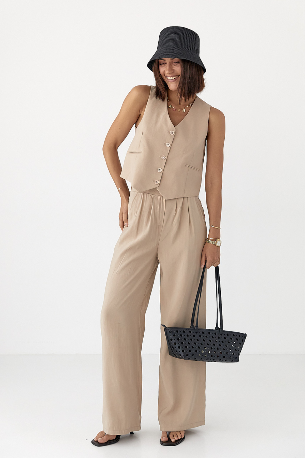 Літній брючний костюм із жилеткою  кавовий колір