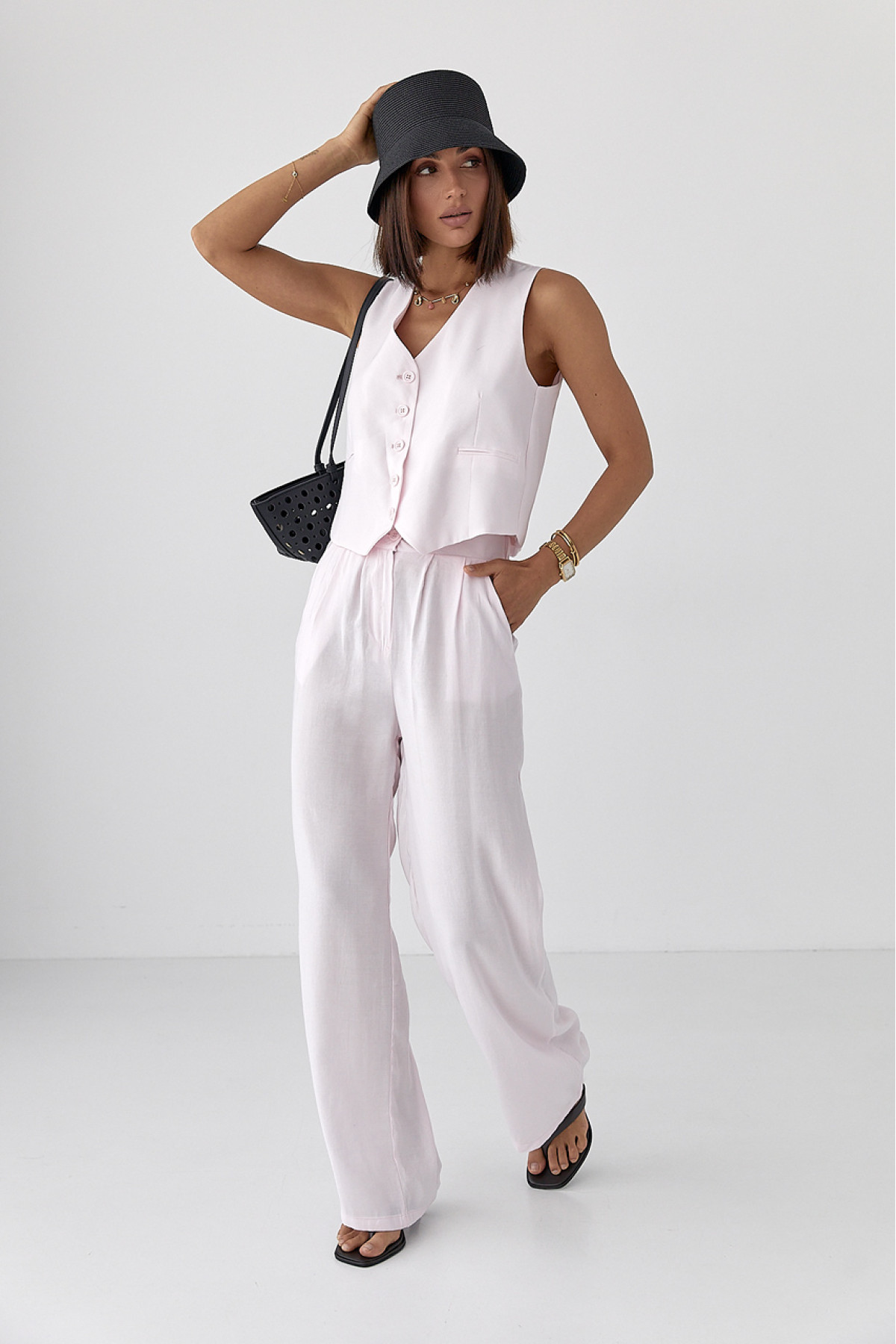 Літній брючний костюм із жилеткою  рожевий колір