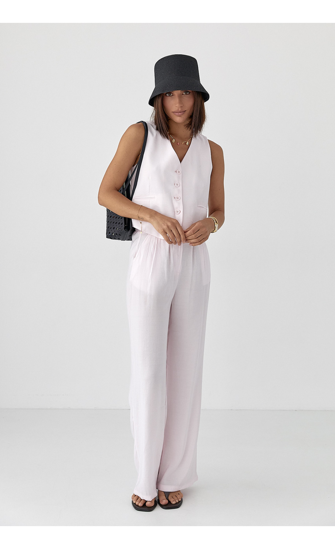 Літній брючний костюм із жилеткою  рожевий колір