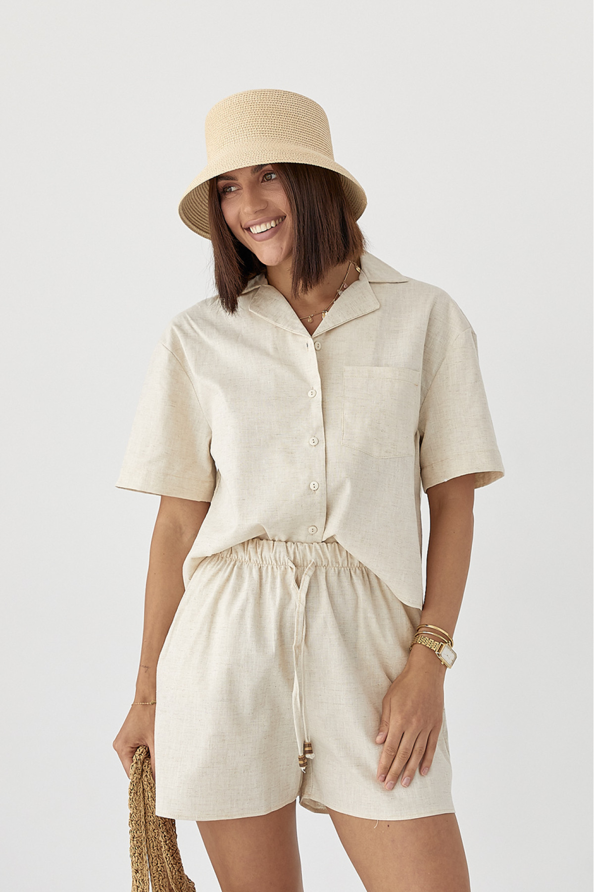 Льняний костюм із сорочкою та шортами  бежевий колір