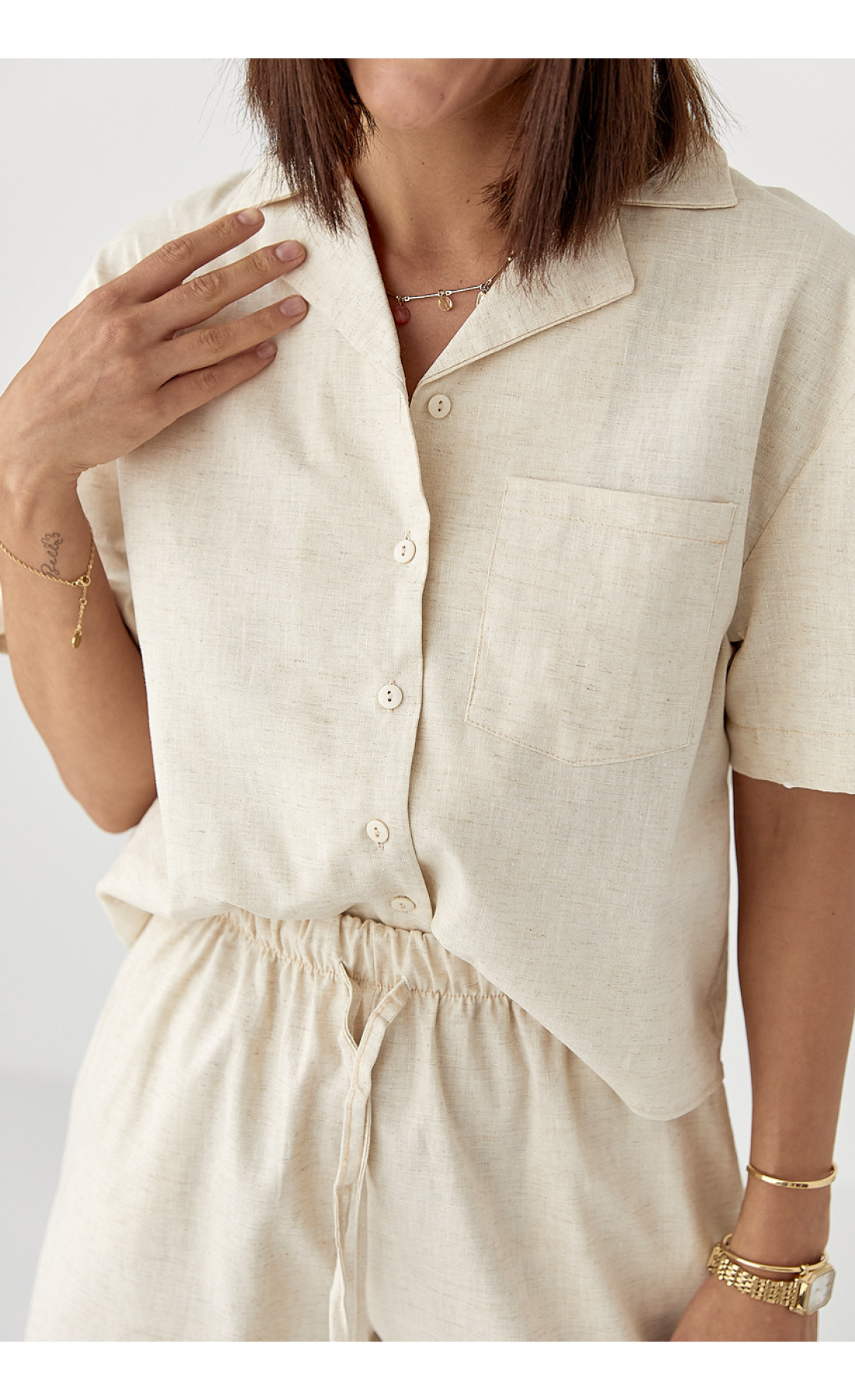 Льняний костюм із сорочкою та шортами  бежевий колір