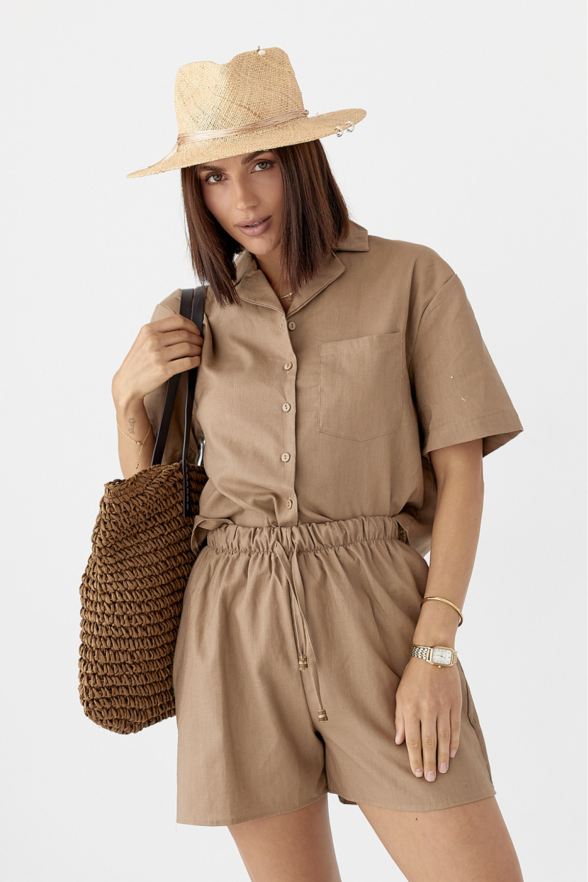 Льняний костюм із сорочкою та шортами  коричневий колір