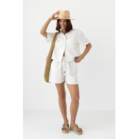 Льняний костюм із сорочкою та шортами  молочний колір