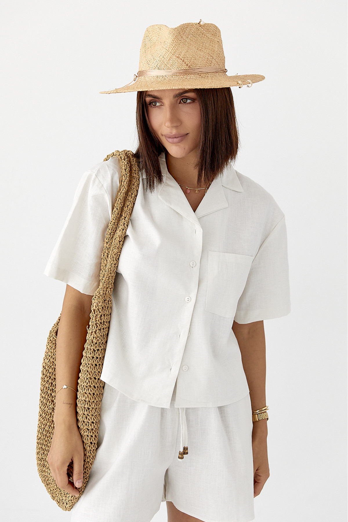 Льняний костюм із сорочкою та шортами  молочний колір