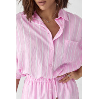 Смугастий вільний костюм із сорочкою та шортами  рожевий колір