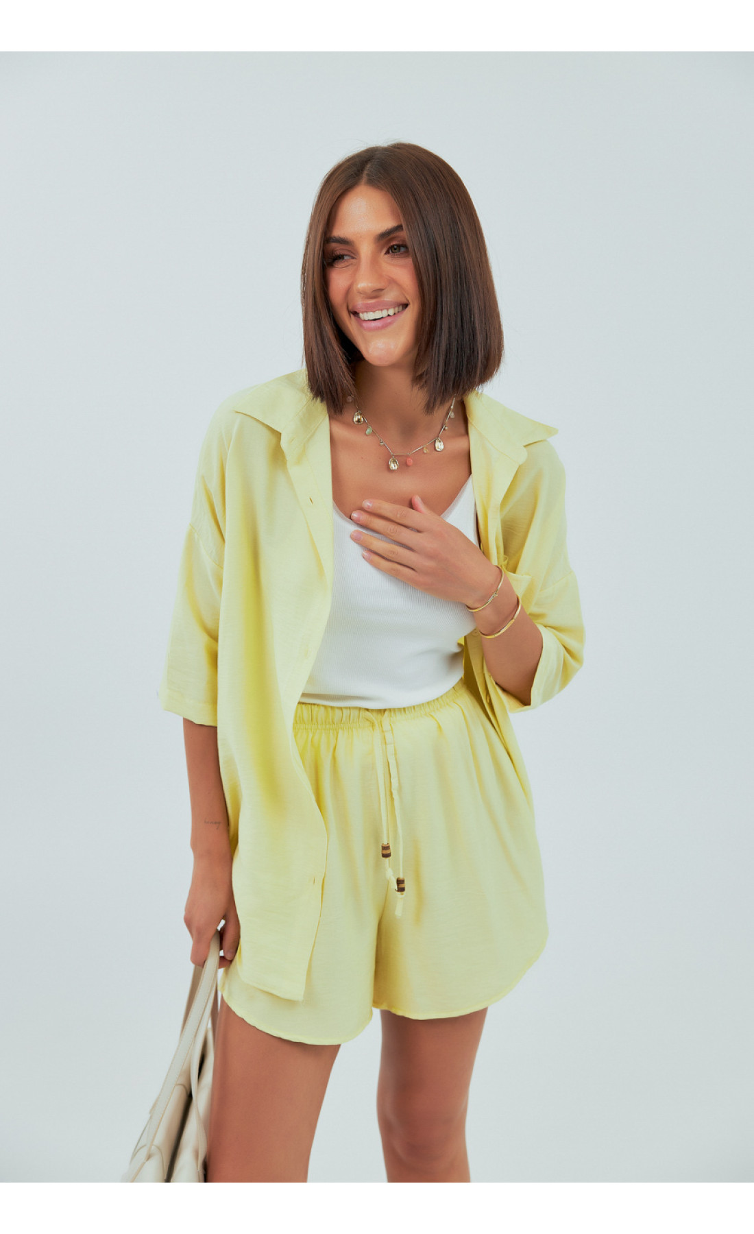 Однотонний костюм із сорочкою та шортами  лимонний колір