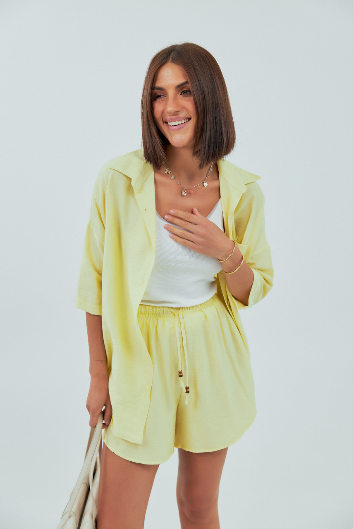 Однотонний костюм із сорочкою та шортами  лимонний колір