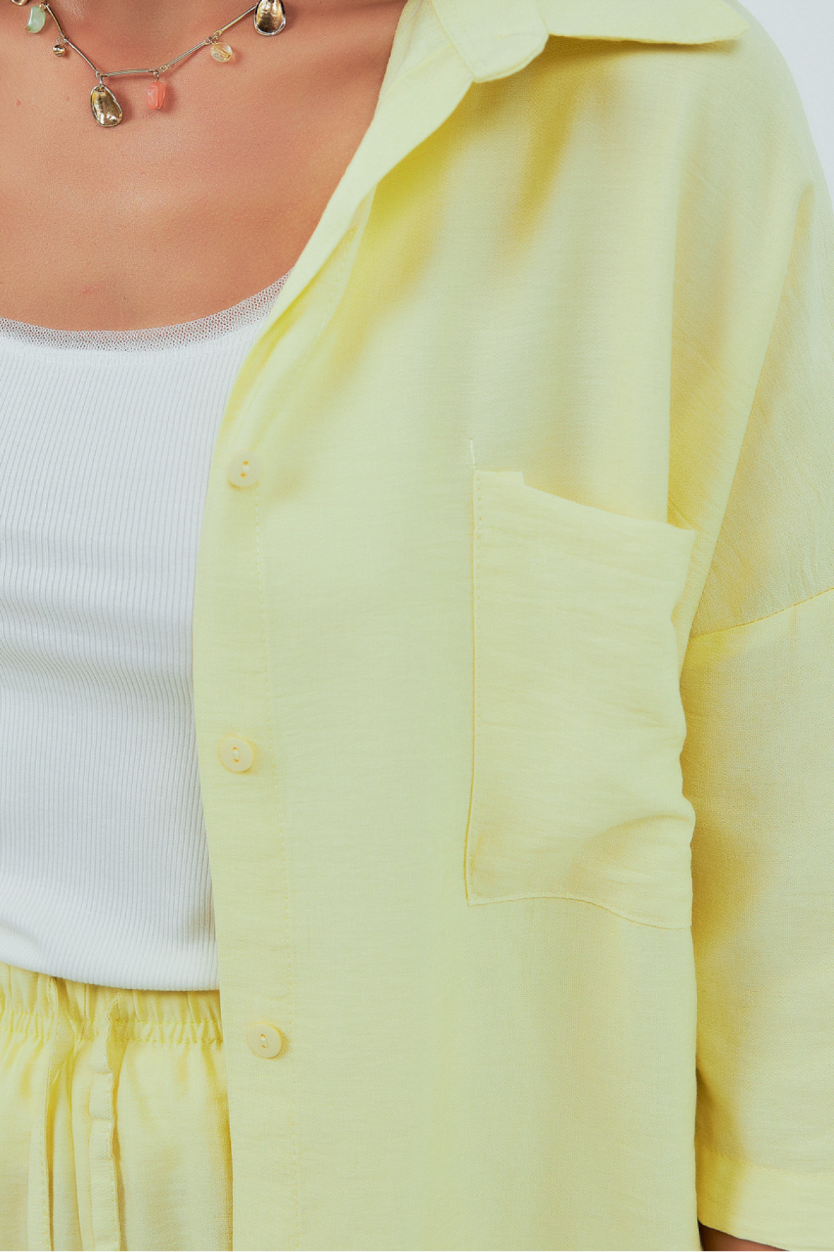 Однотонний костюм із сорочкою та шортами  лимонний колір