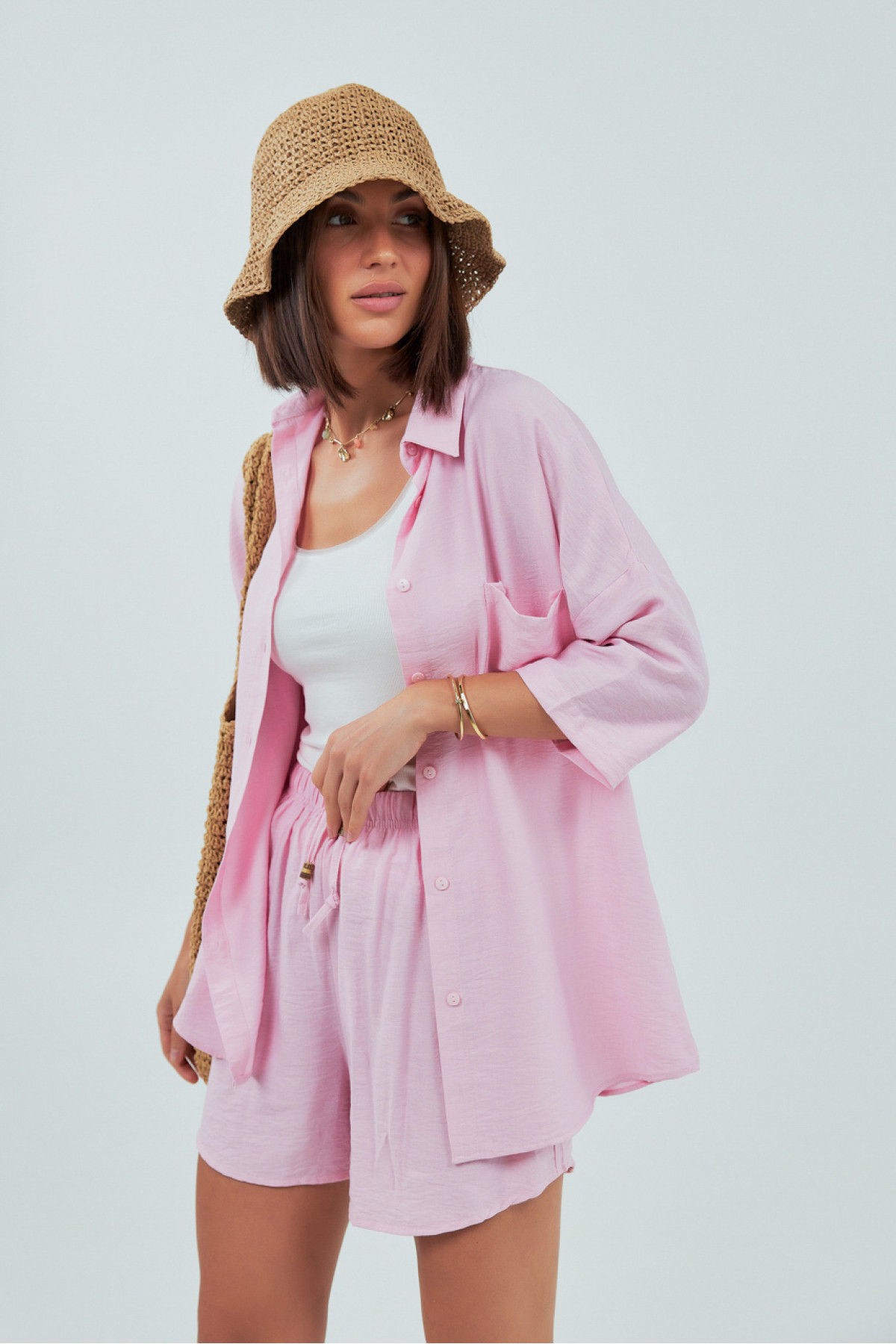 Однотонний костюм із сорочкою та шортами  пудра колір