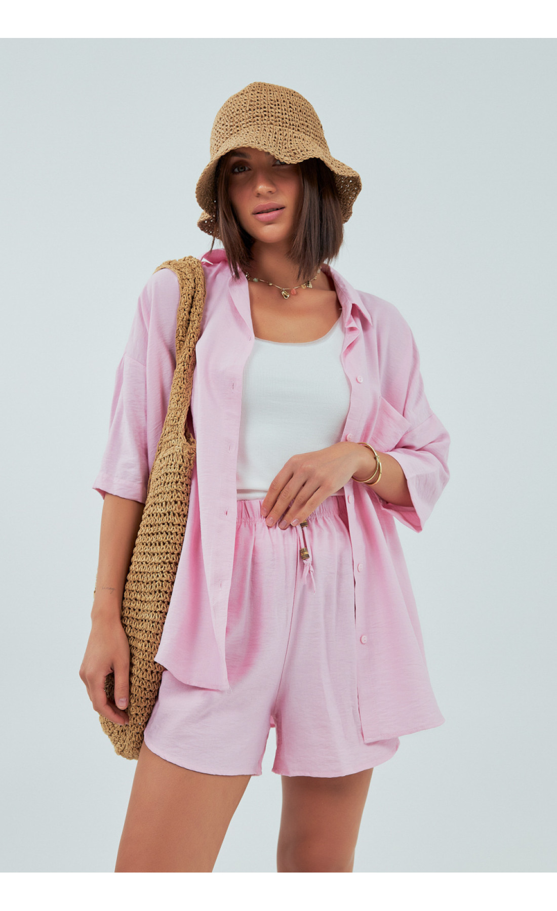 Однотонний костюм із сорочкою та шортами  пудра колір