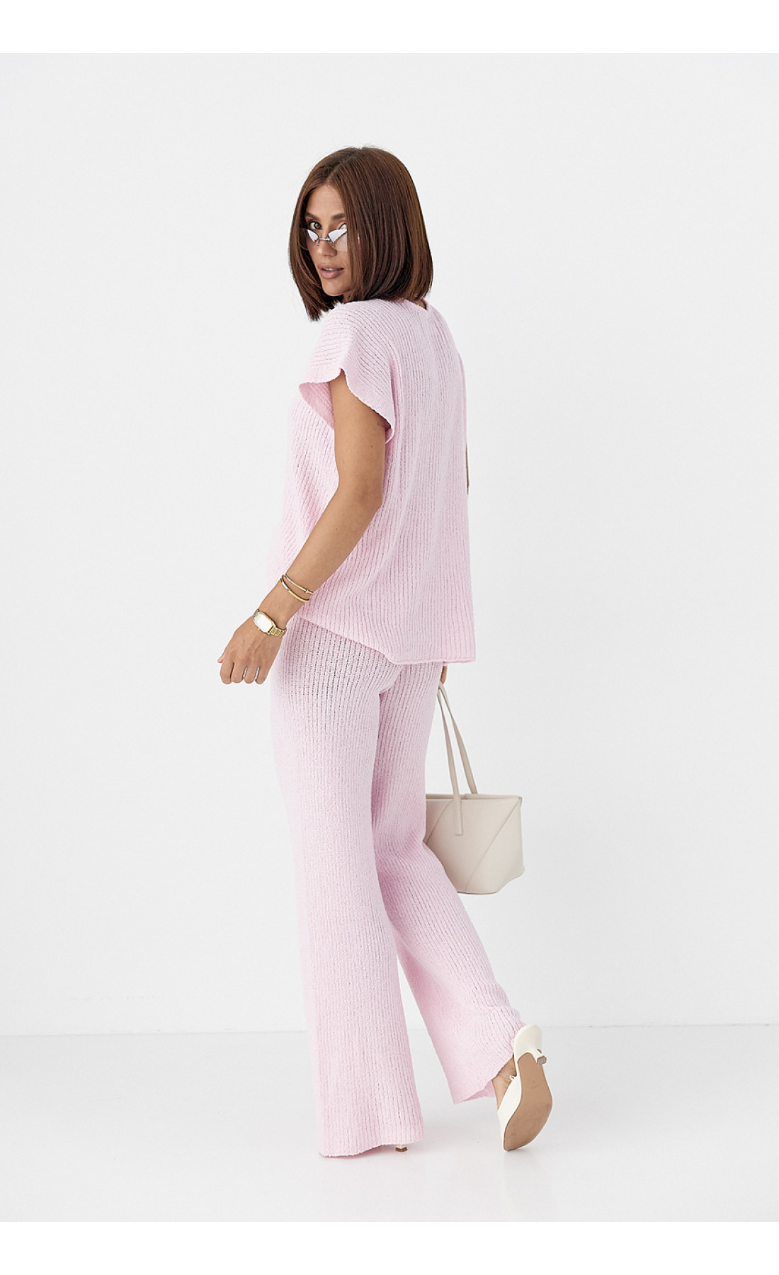 Літній в'язаний костюм із футболкою та штанами  рожевий колір