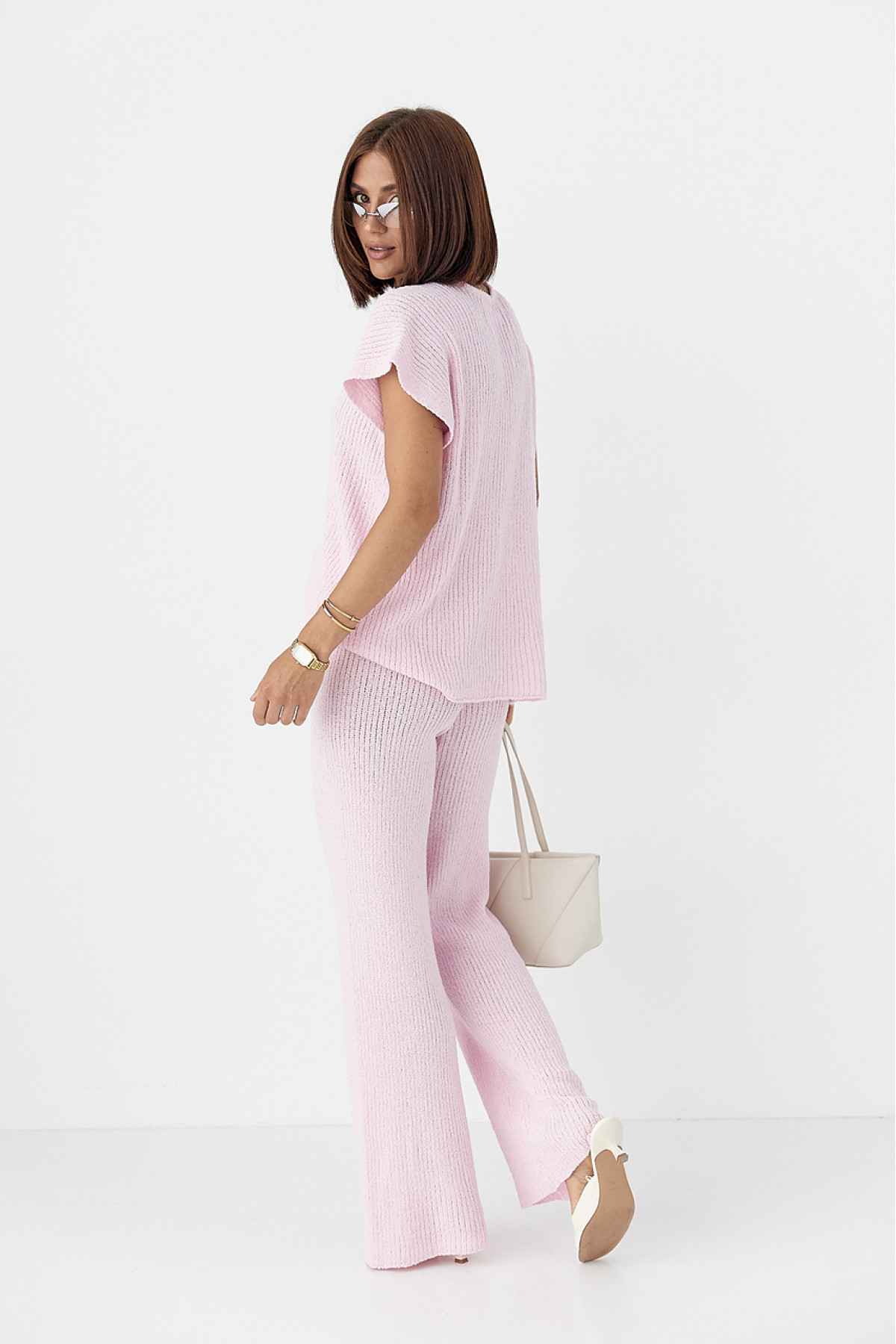 Літній в'язаний костюм із футболкою та штанами  рожевий колір
