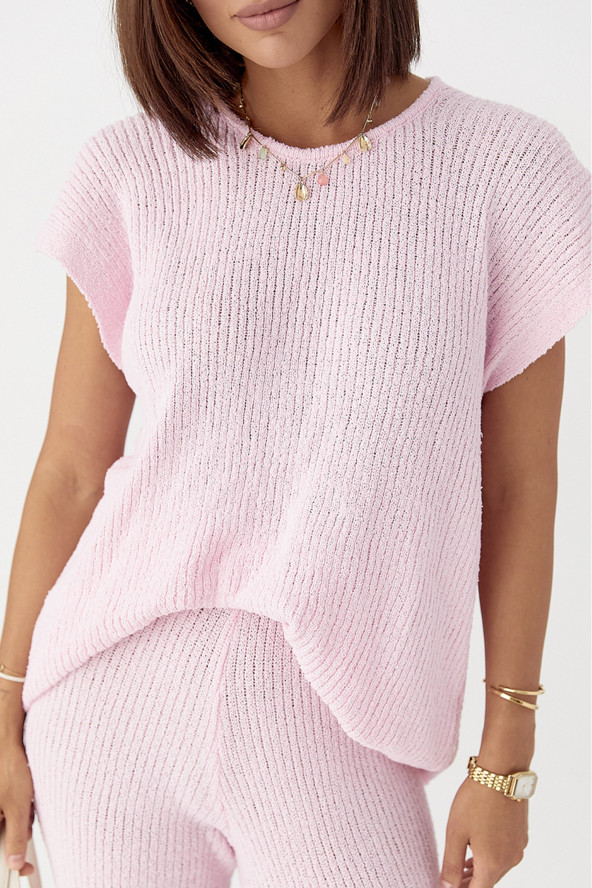 Літній в'язаний костюм із футболкою та штанами  рожевий колір