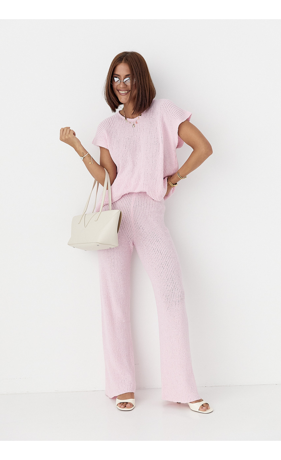 Літній в'язаний костюм із футболкою та штанами  рожевий колір