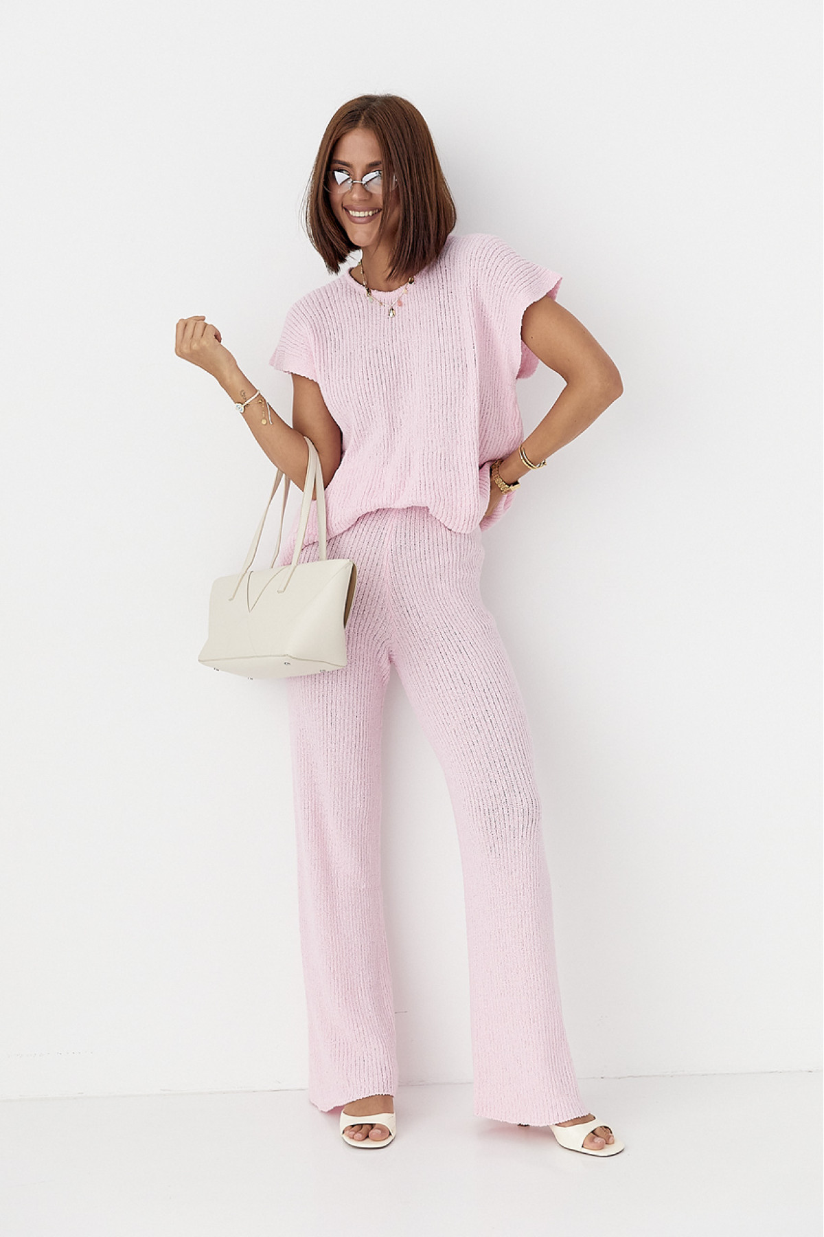 Літній в'язаний костюм із футболкою та штанами  рожевий колір