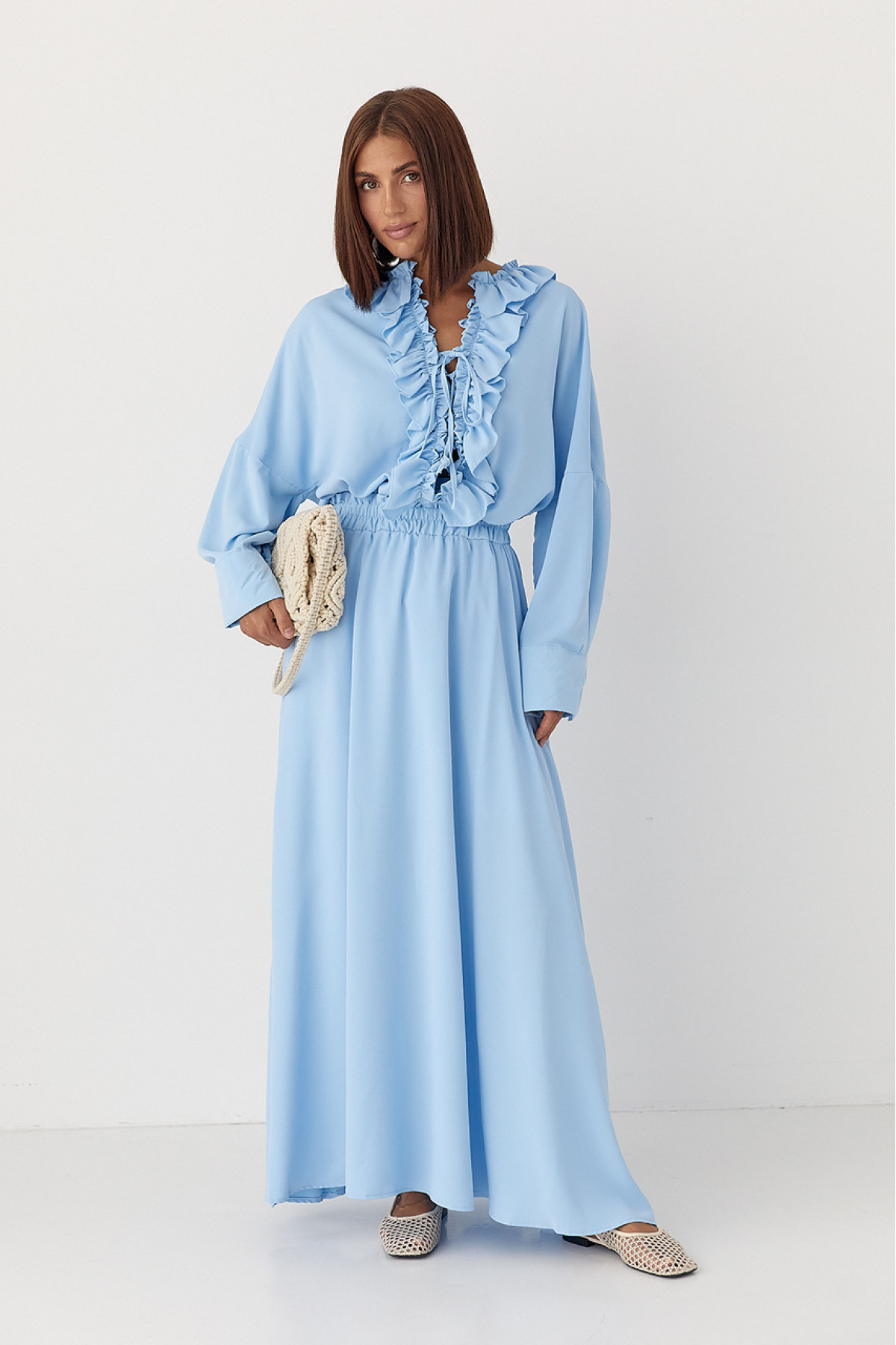 Костюм з рюшами зі спідниці та блузи  блакитний колір