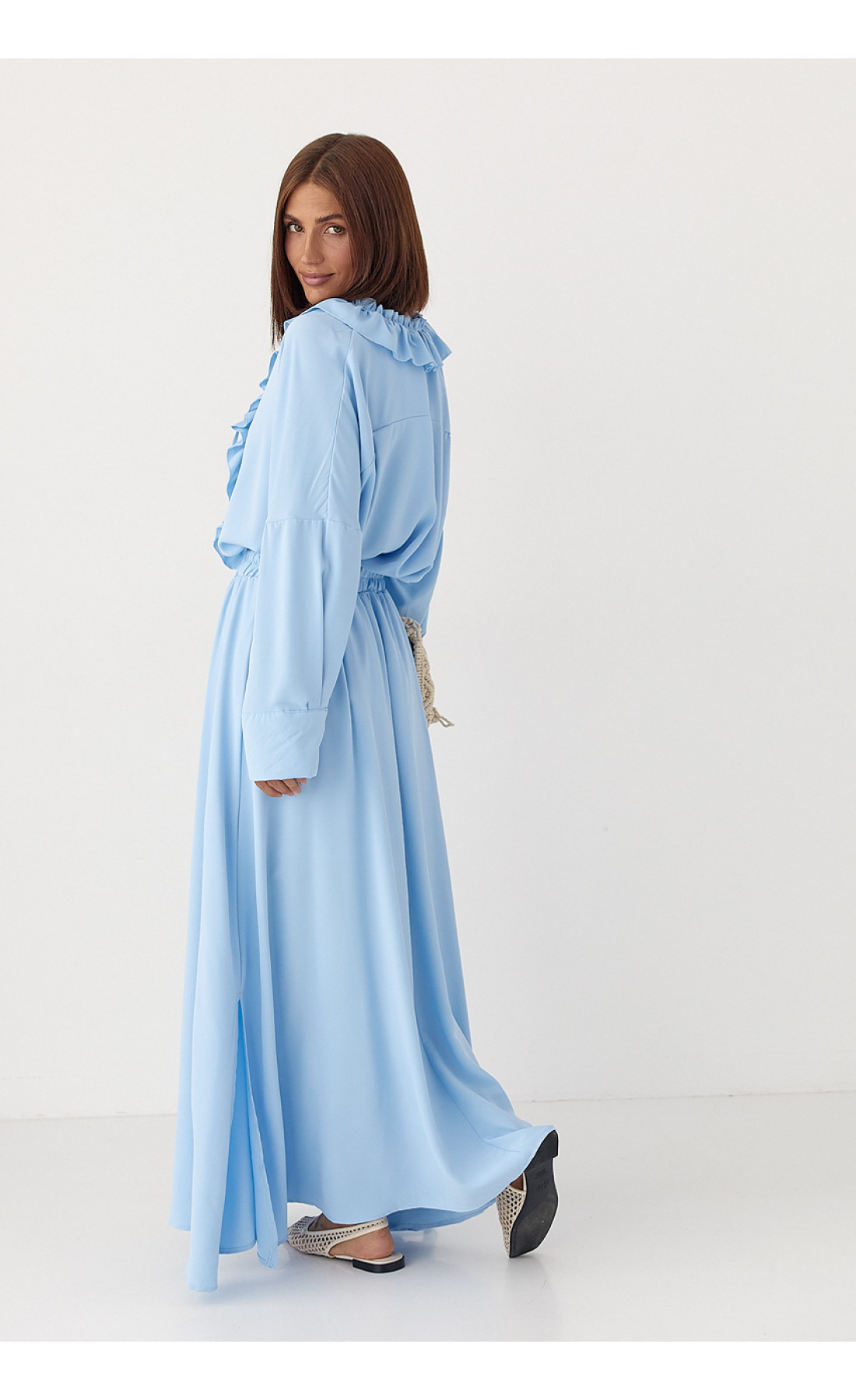 Костюм з рюшами зі спідниці та блузи  блакитний колір