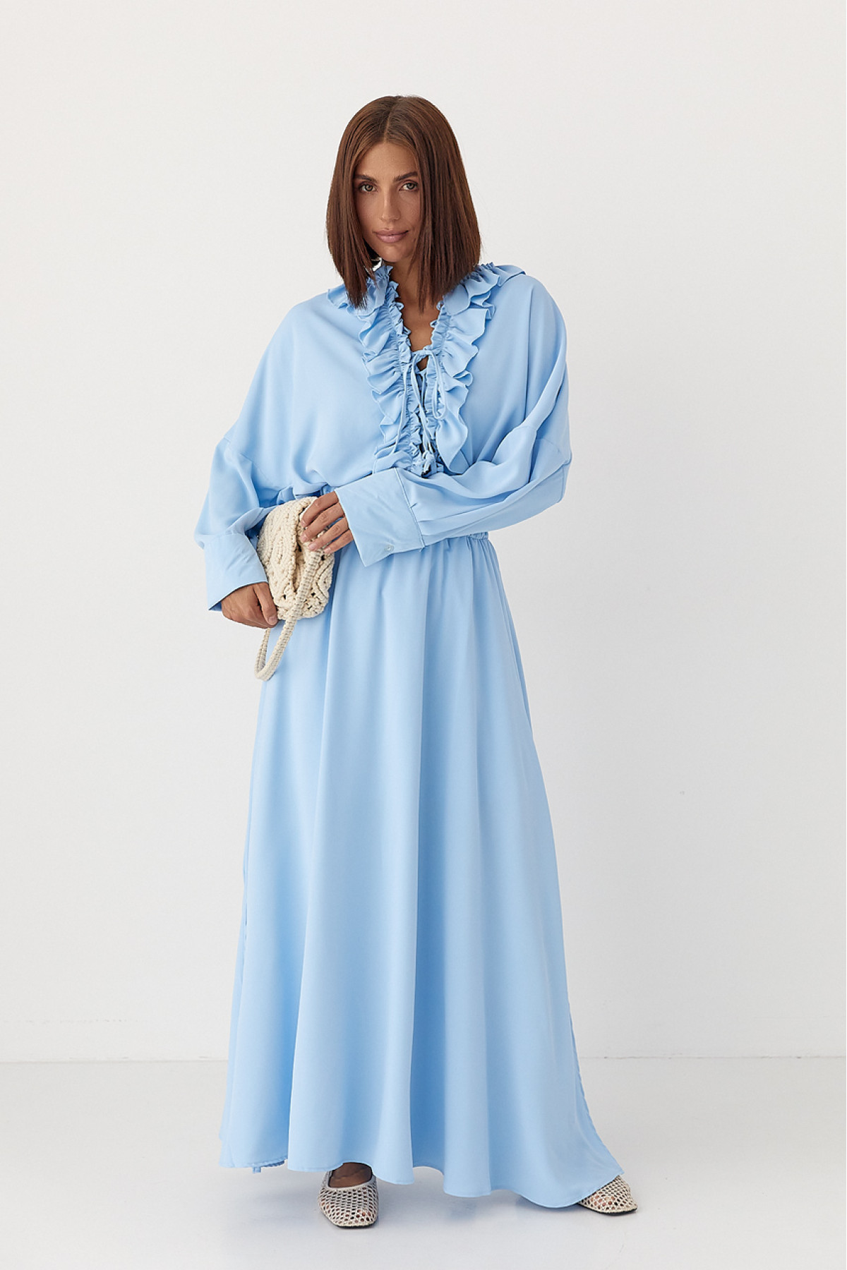 Костюм з рюшами зі спідниці та блузи  блакитний колір