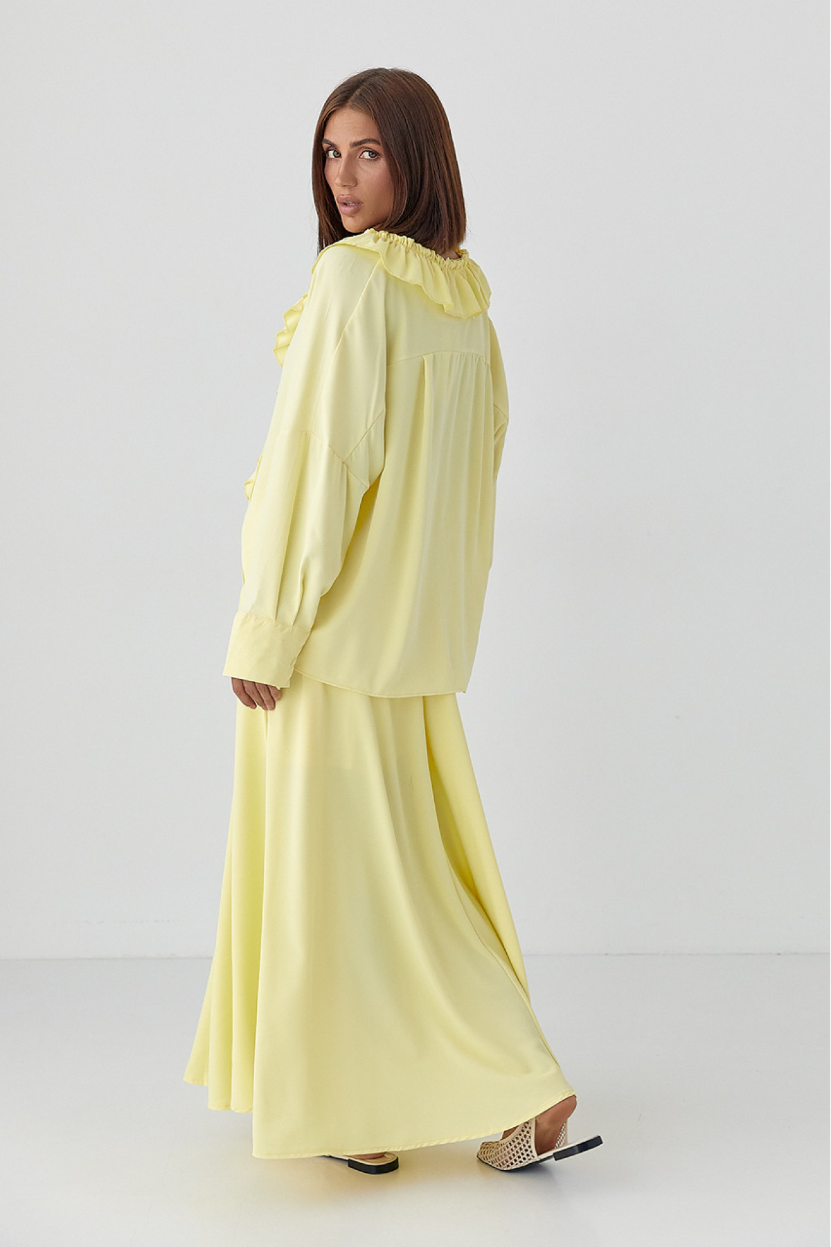 Костюм з рюшами зі спідниці та блузи  лимонний колір