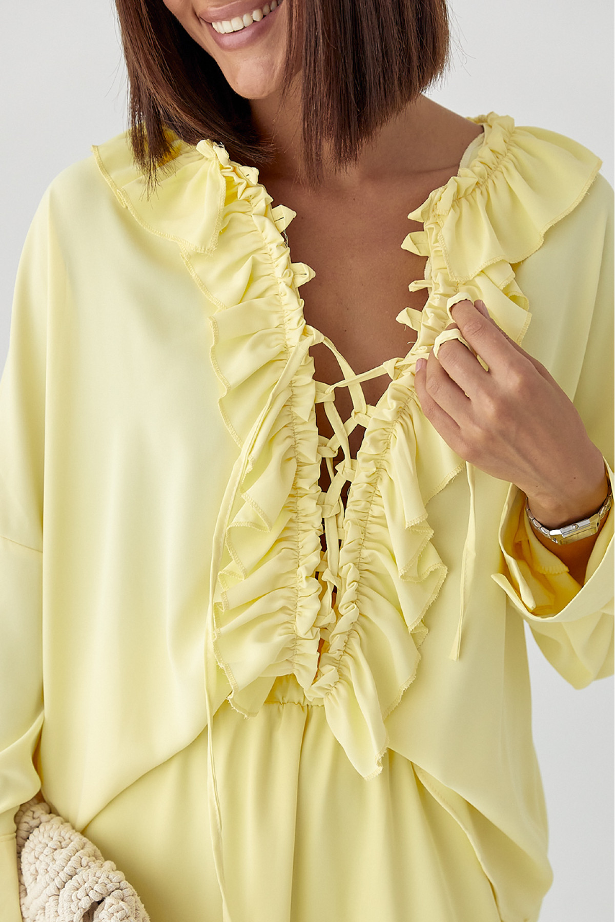 Костюм з рюшами зі спідниці та блузи  лимонний колір