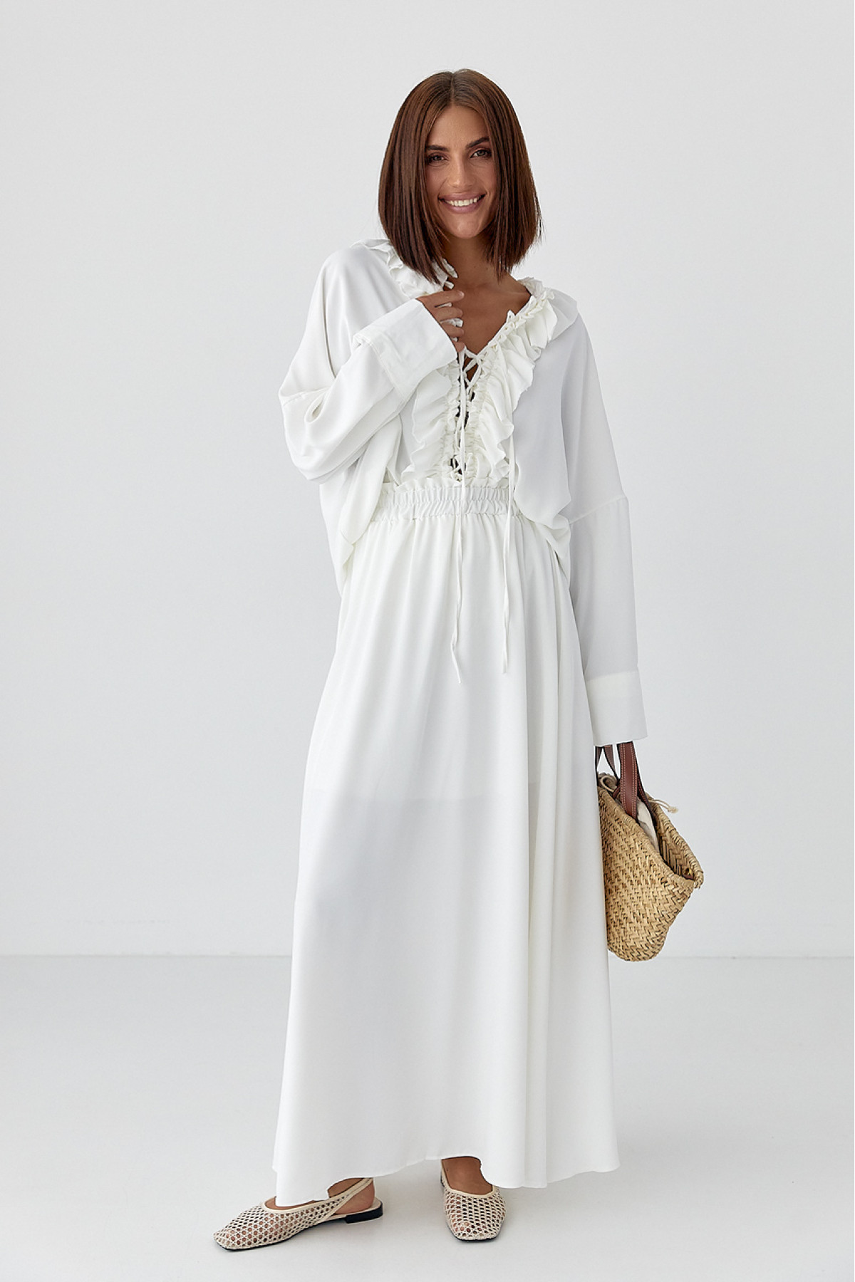 Костюм з рюшами зі спідниці та блузи  молочний колір