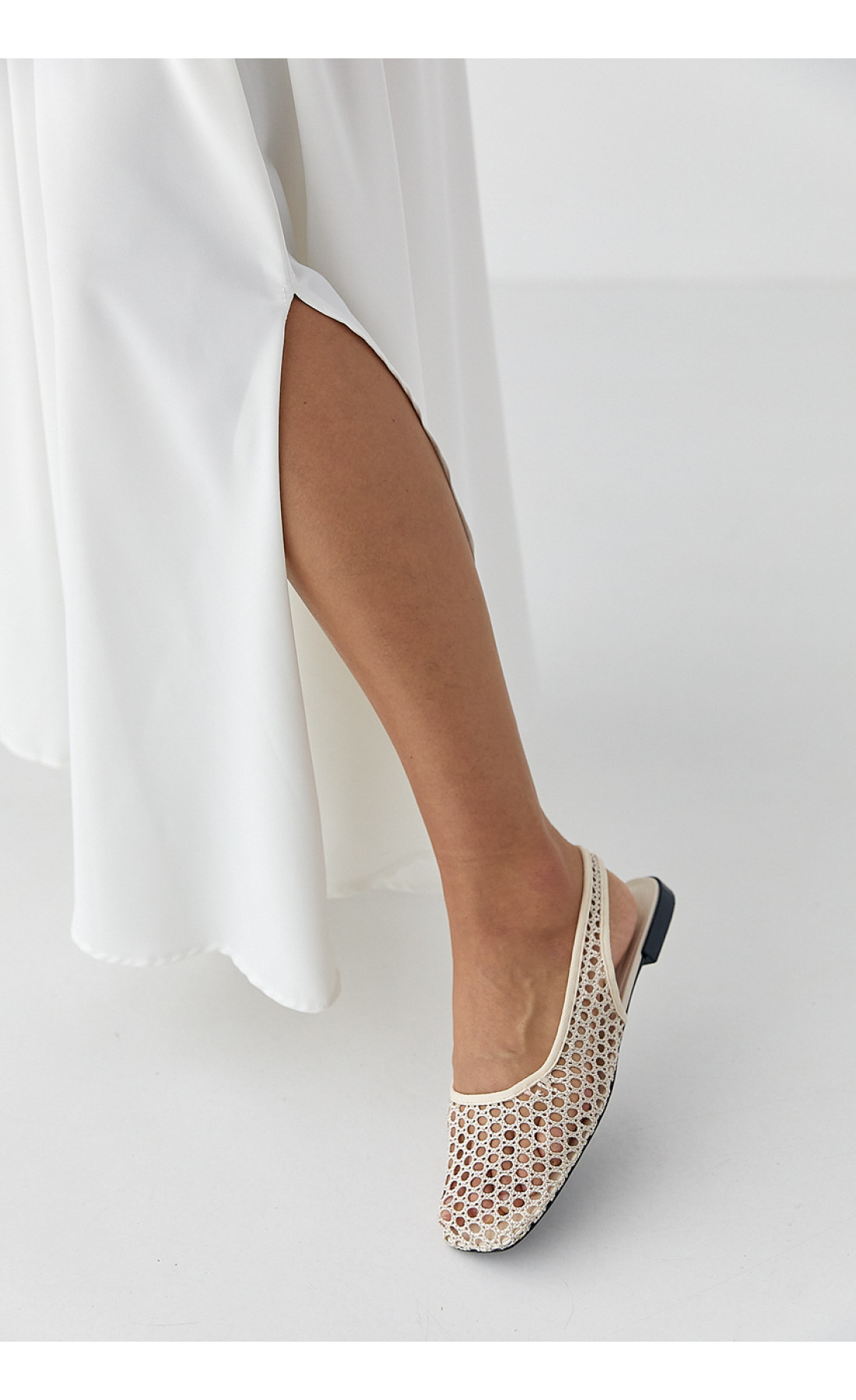 Костюм з рюшами зі спідниці та блузи  молочний колір