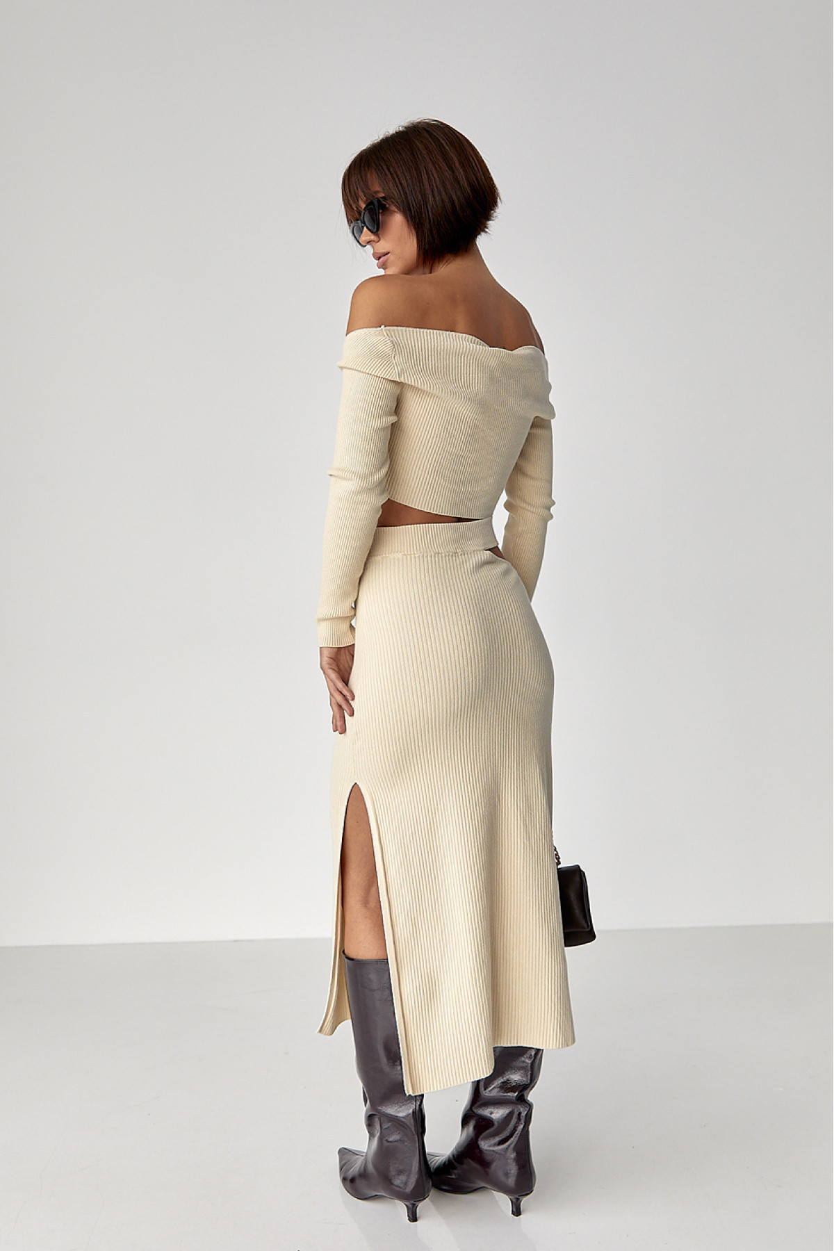 Костюм у рубчик із кроптопом і спідницею  кремовий колір