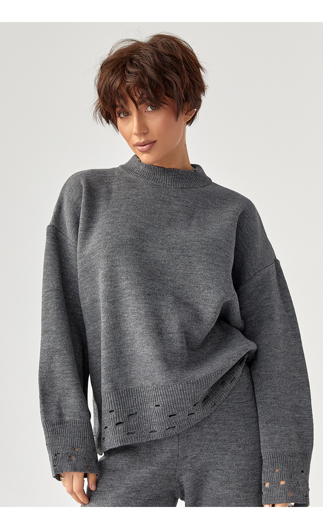 Трикотажний костюм з рваним ефектом  сірий колір