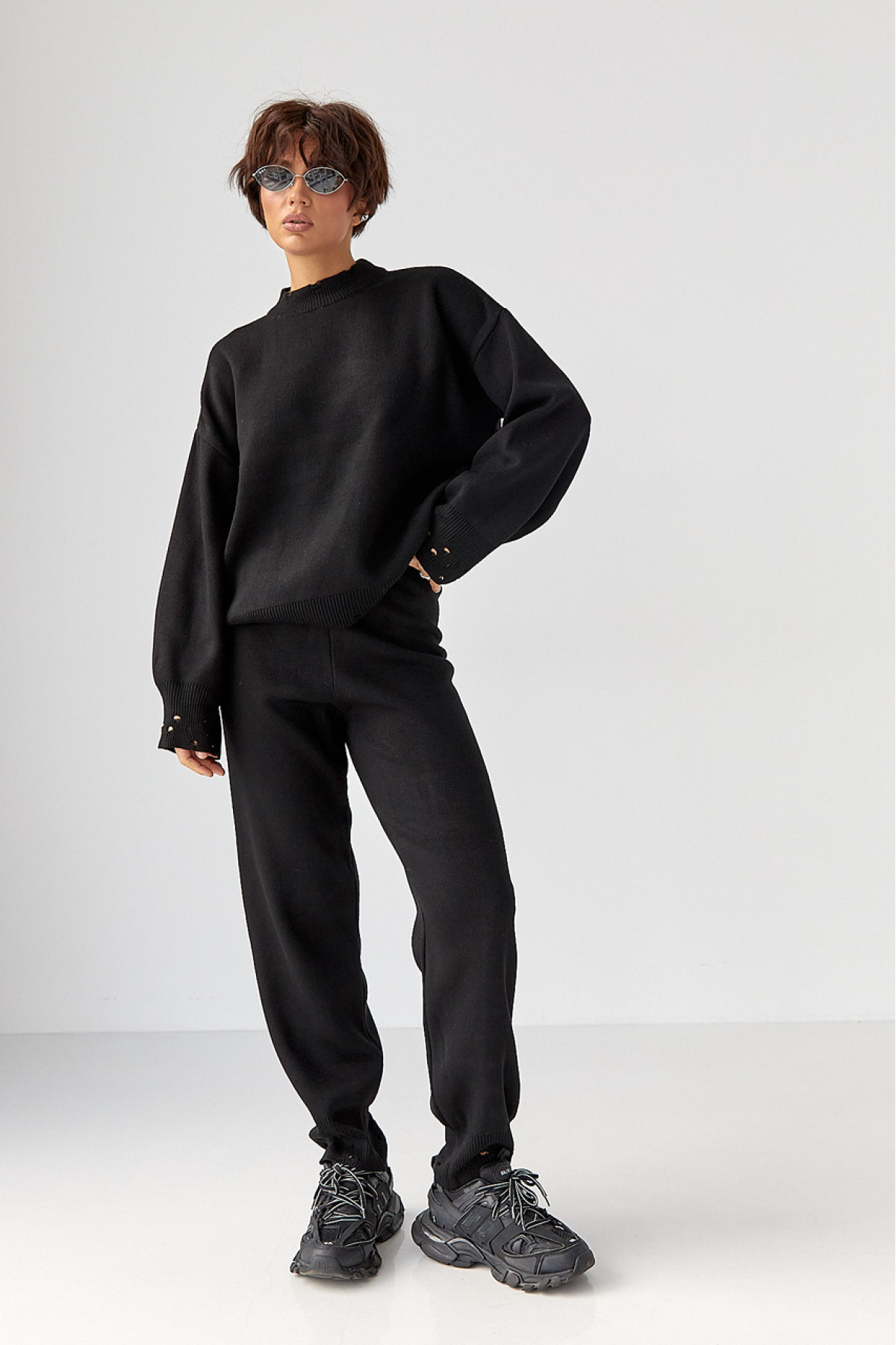 Трикотажний костюм з рваним ефектом  чорний колір