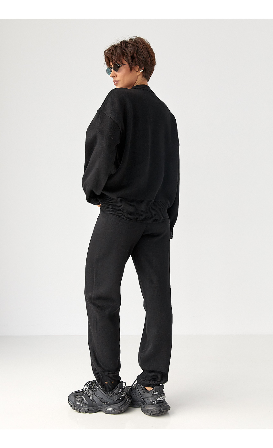 Трикотажний костюм з рваним ефектом  чорний колір