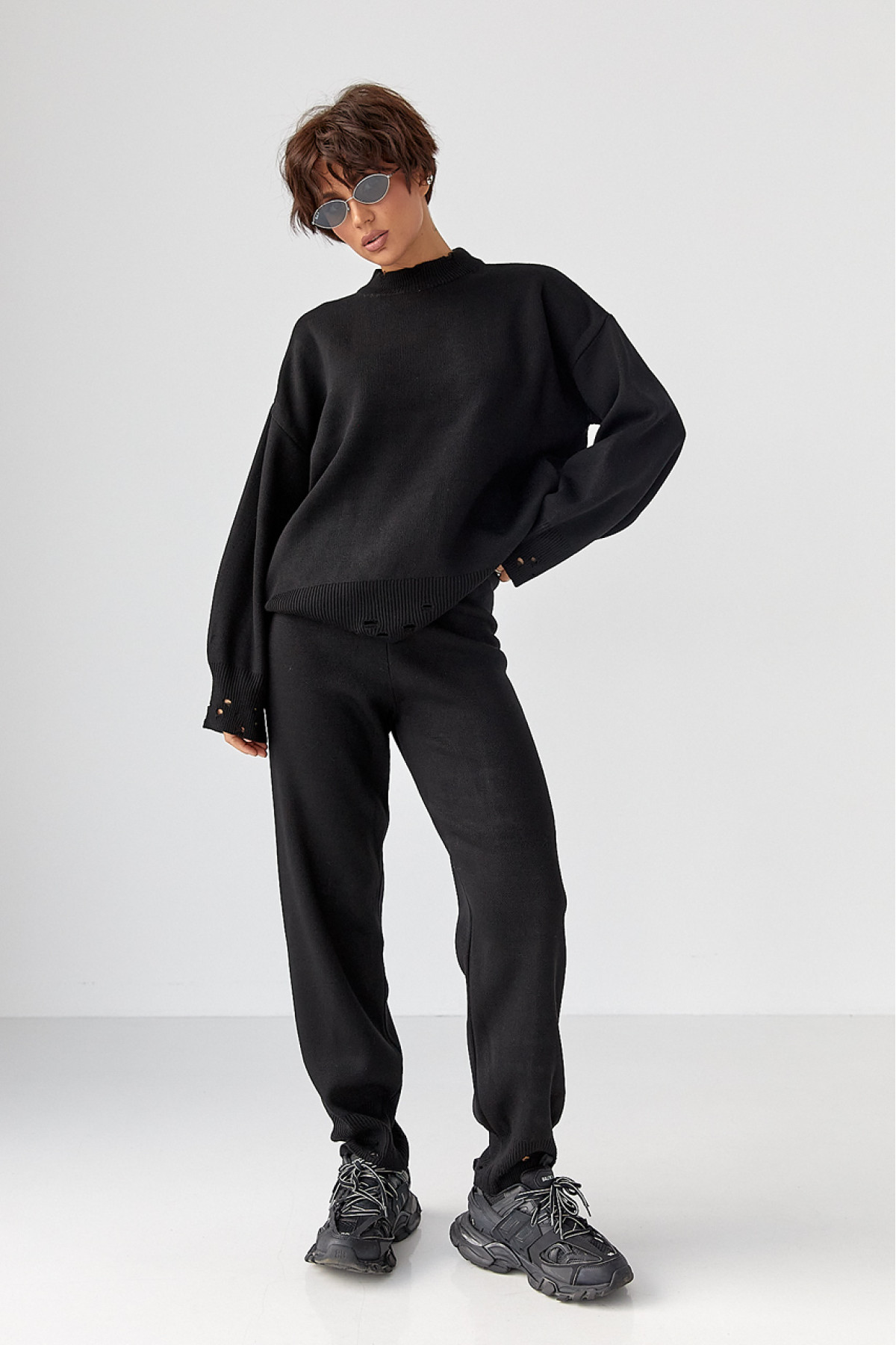 Трикотажний костюм з рваним ефектом  чорний колір