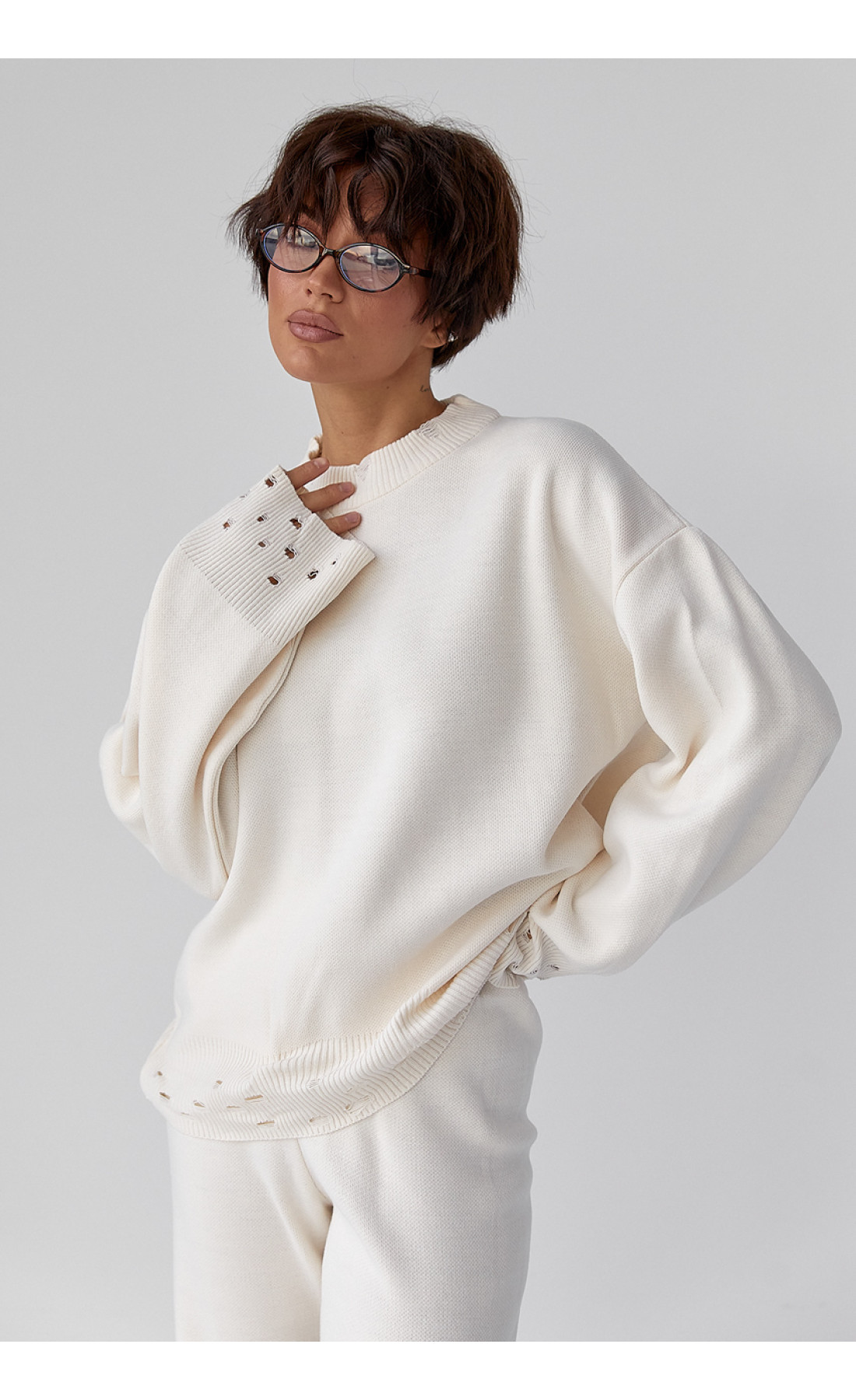 Трикотажний костюм з рваним ефектом  молочний колір