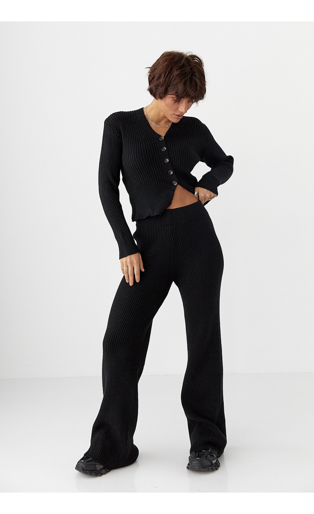 Трикотажний костюм у рубчик із кардиганом і штанами палаццо  чорний колір