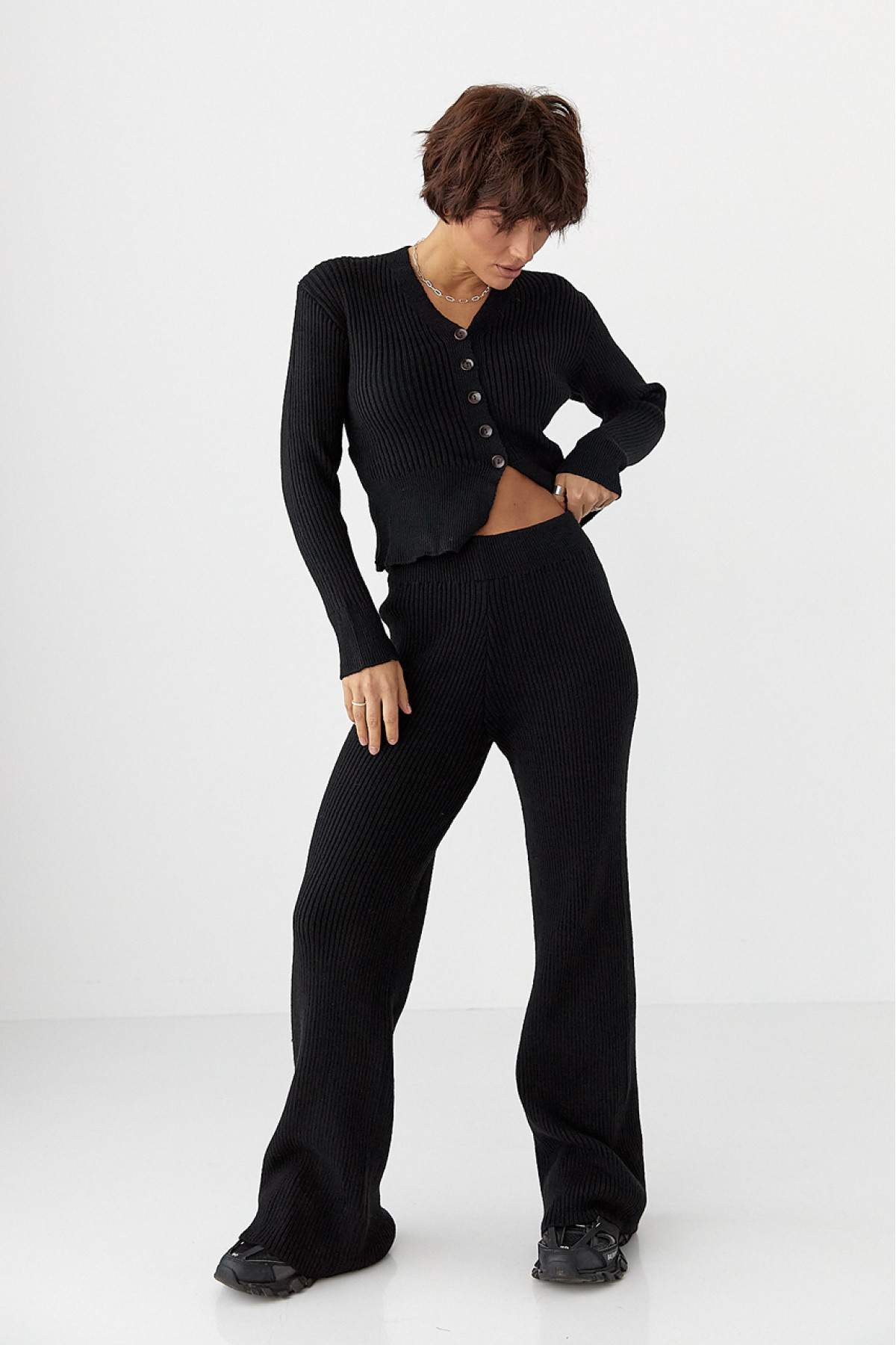 Трикотажний костюм у рубчик із кардиганом і штанами палаццо  чорний колір