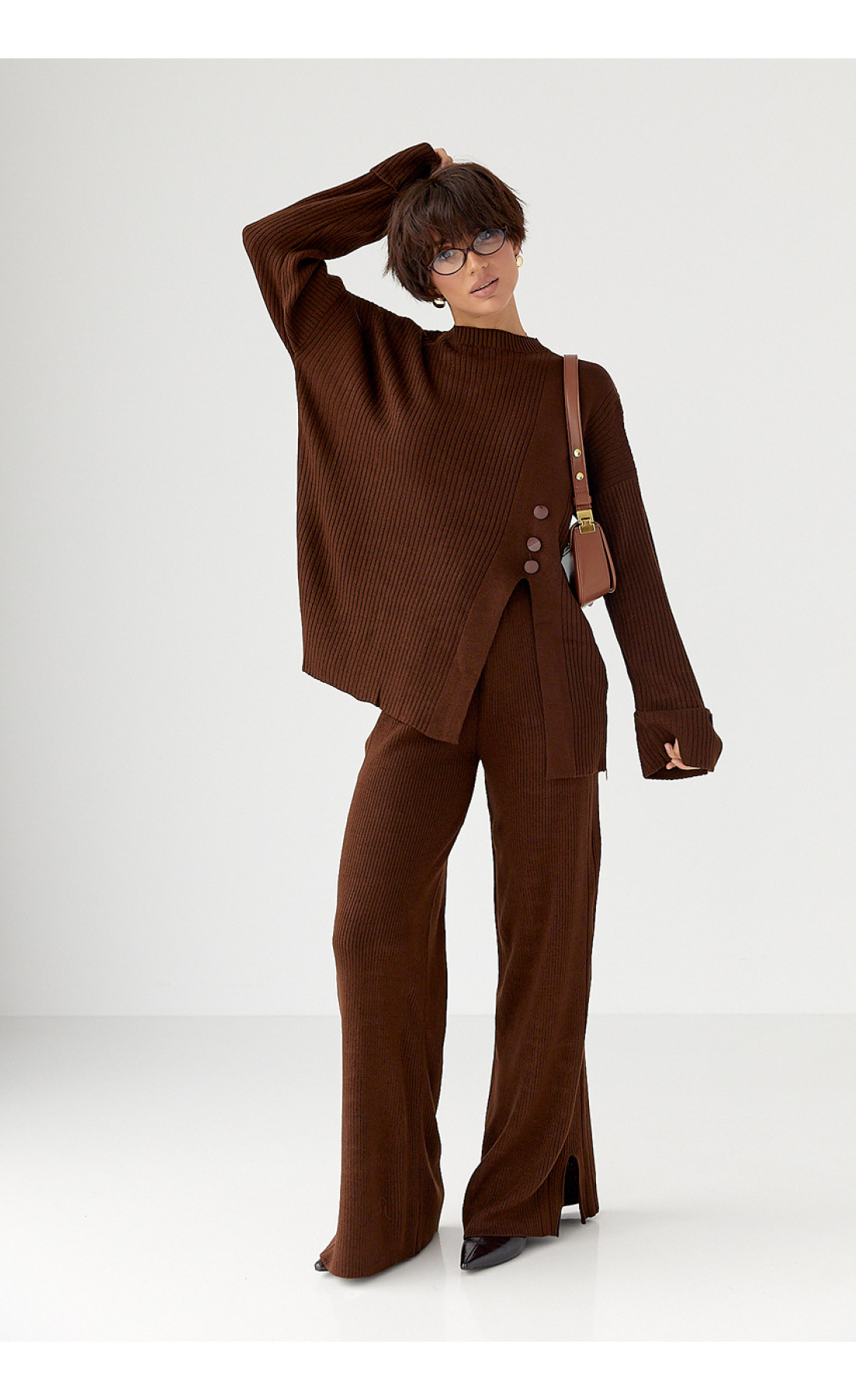 В'язаний костюм в рубчик вільною крою  коричневий колір