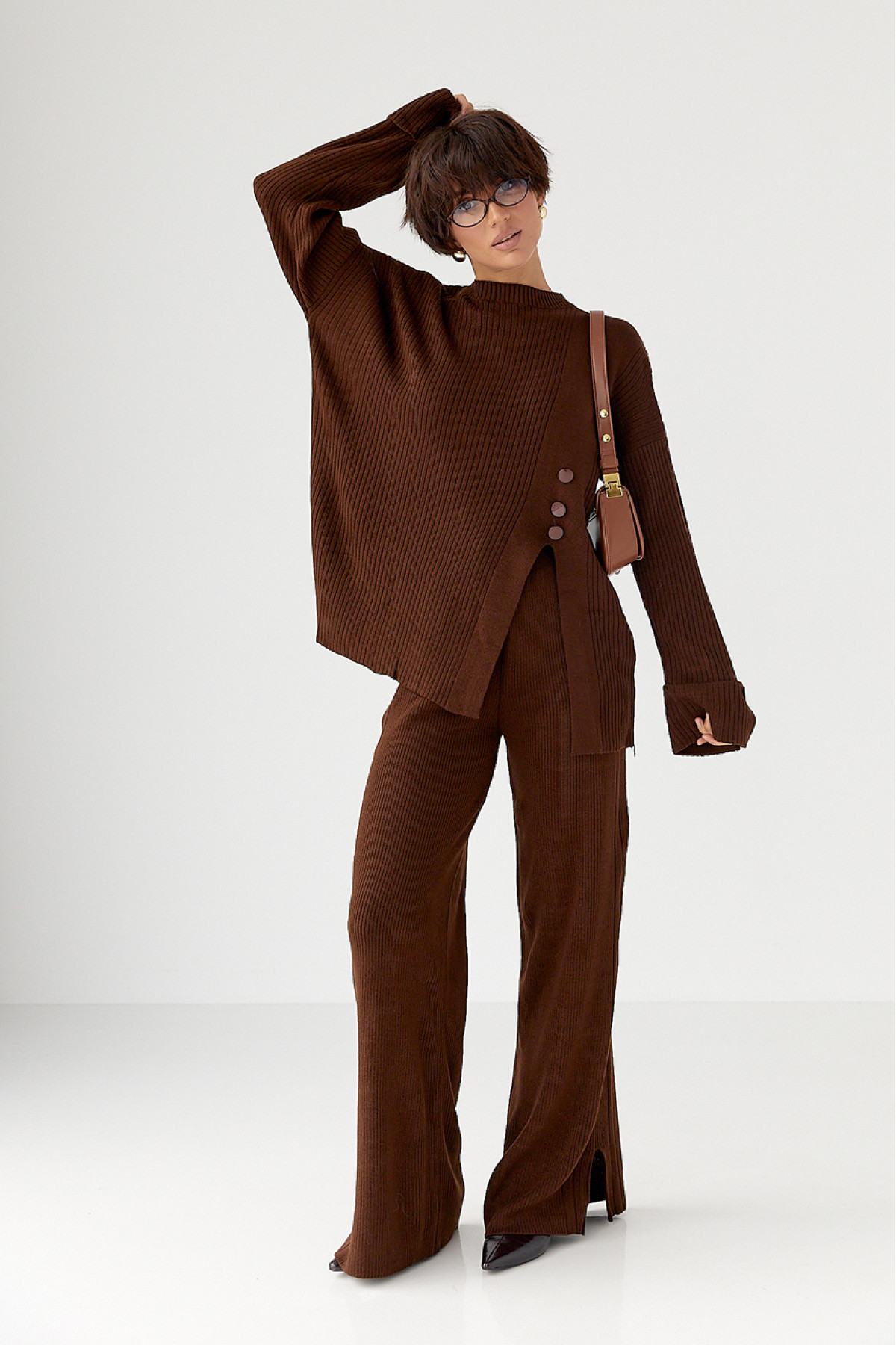 В'язаний костюм в рубчик вільною крою  коричневий колір