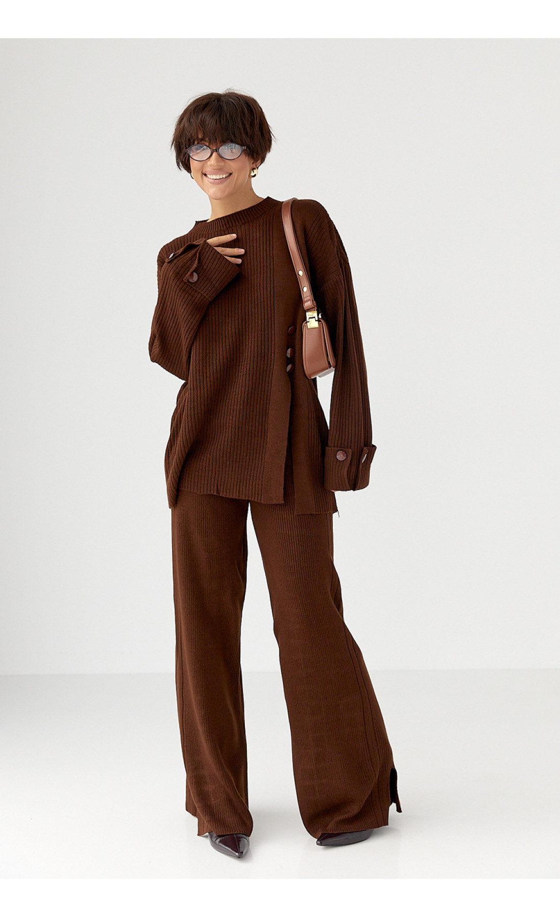 В'язаний костюм в рубчик вільною крою  коричневий колір