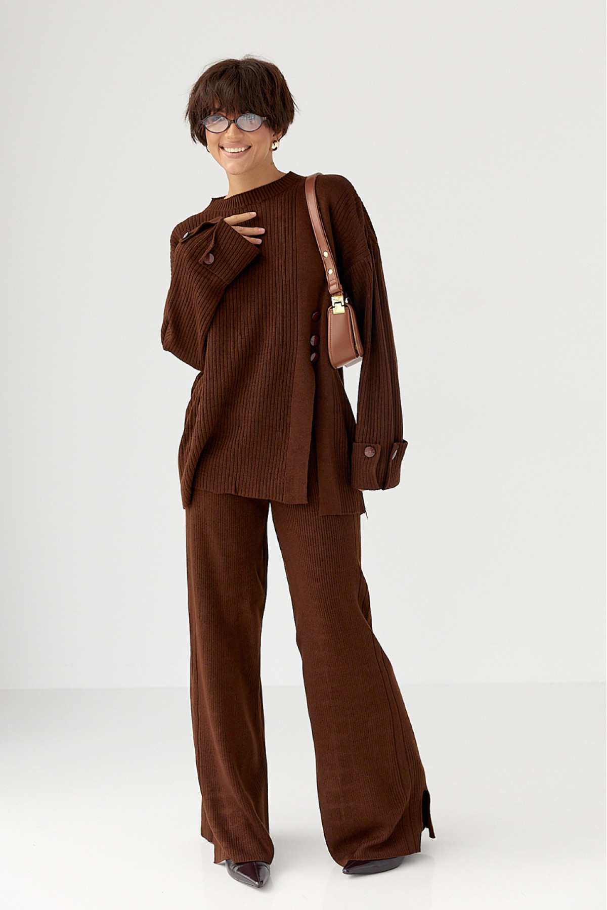 В'язаний костюм в рубчик вільною крою  коричневий колір