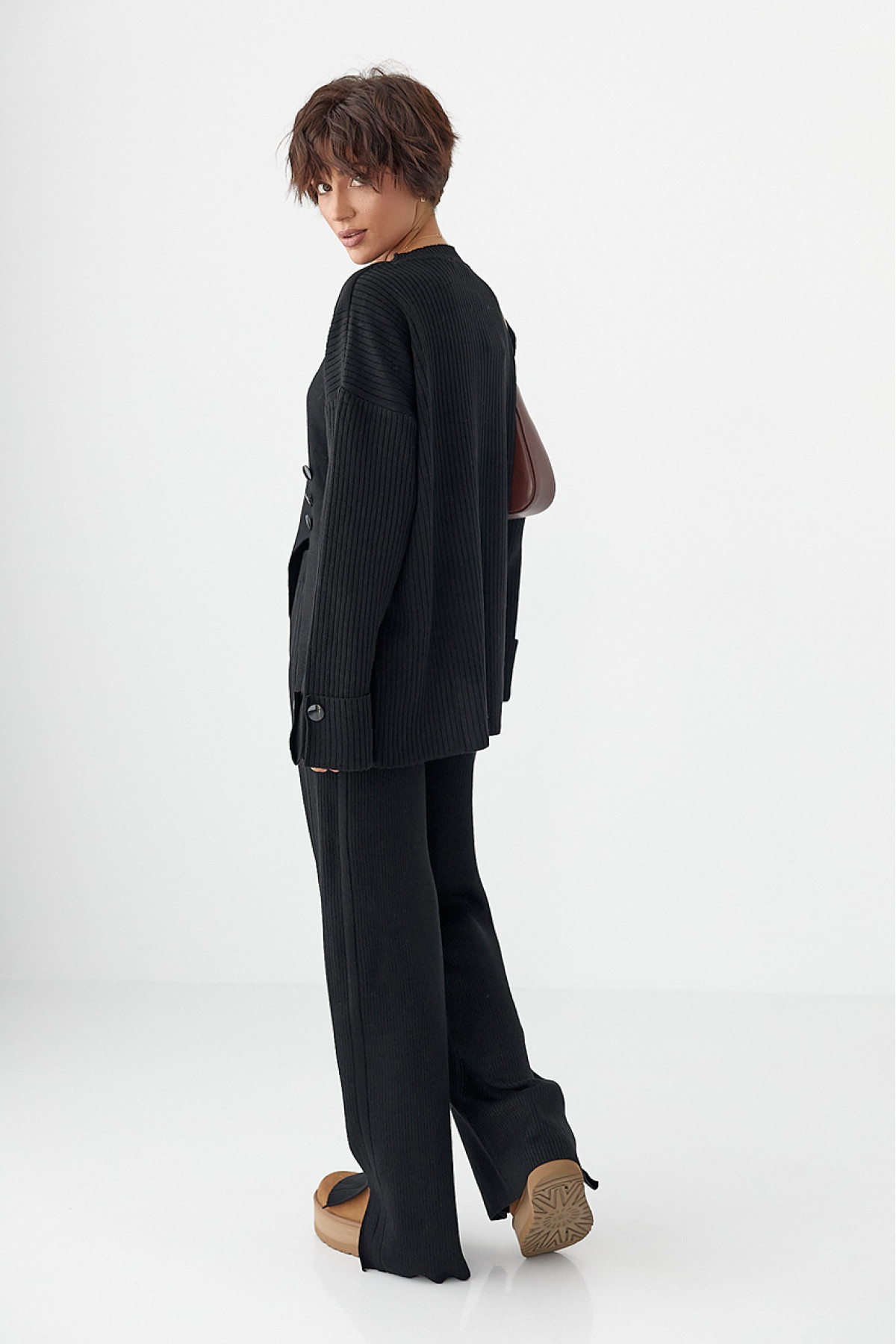 В'язаний костюм в рубчик вільною крою  чорний колір