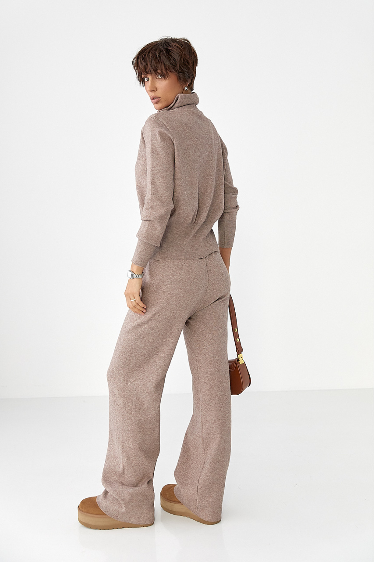 Трикотажний костюм із коротким кардиганом на блискавці та широкими штанами  кавовий колір