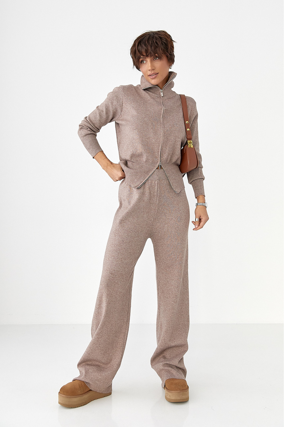 Трикотажний костюм із коротким кардиганом на блискавці та широкими штанами  кавовий колір