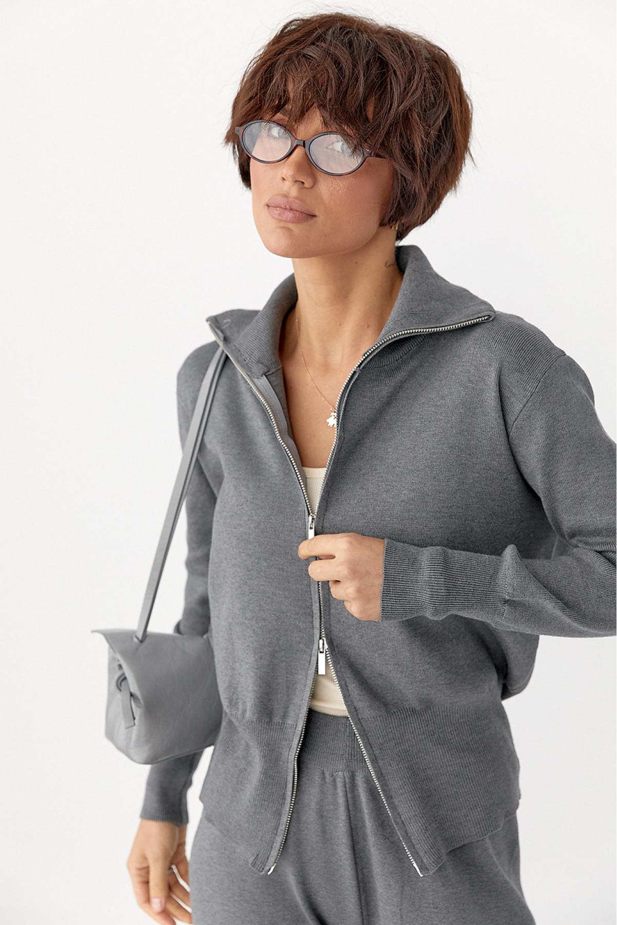 Трикотажний костюм із коротким кардиганом на блискавці та широкими штанами  сірий колір