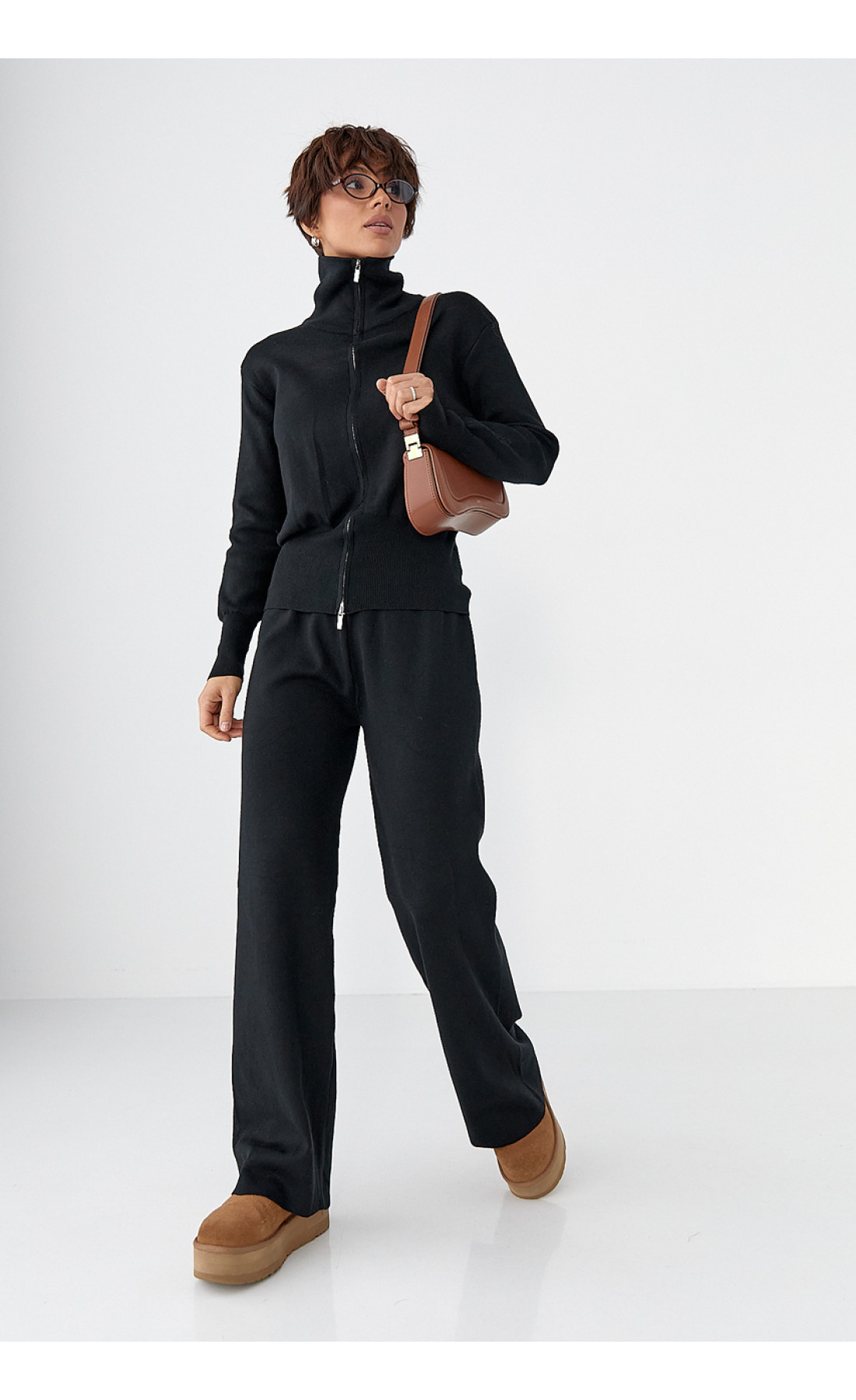 Трикотажний костюм із коротким кардиганом на блискавці та широкими штанами  чорний колір