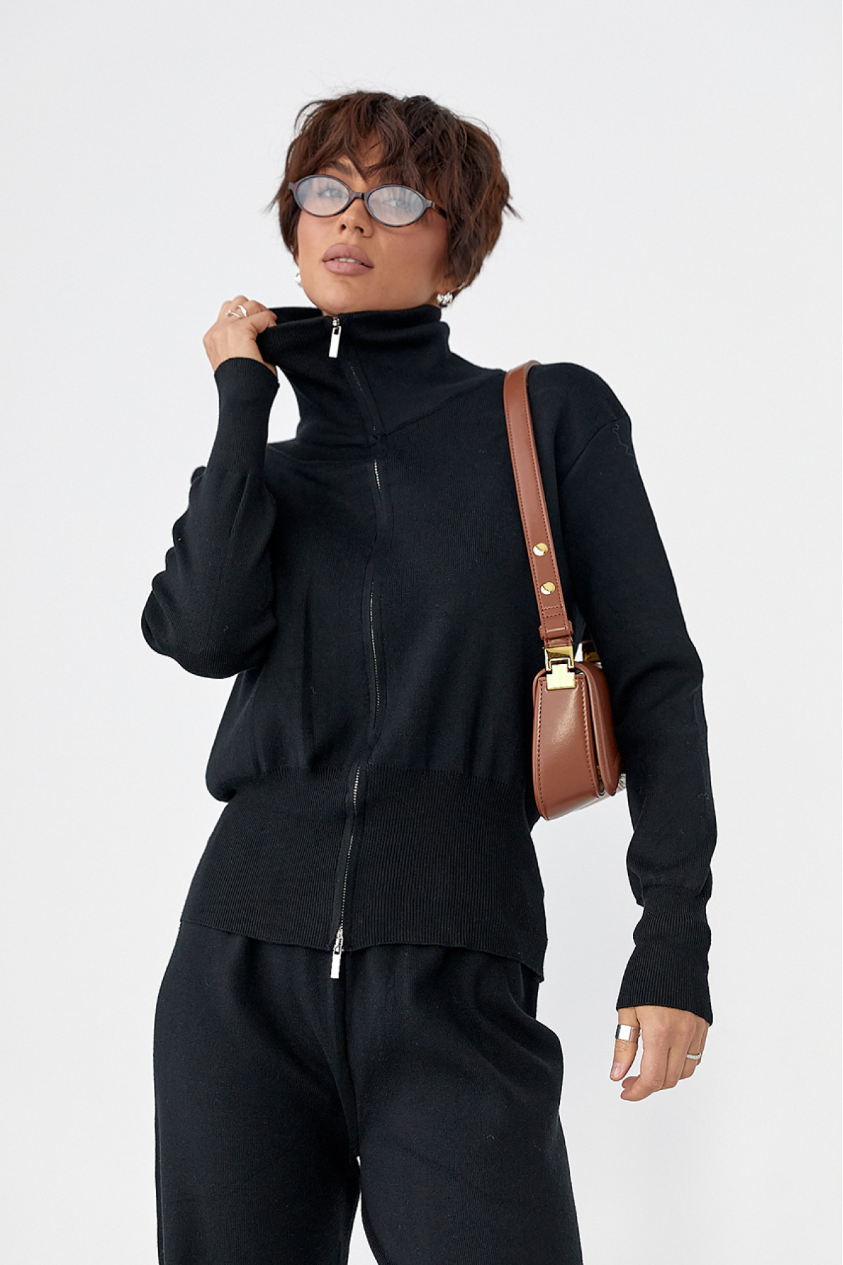 Трикотажний костюм із коротким кардиганом на блискавці та широкими штанами  чорний колір